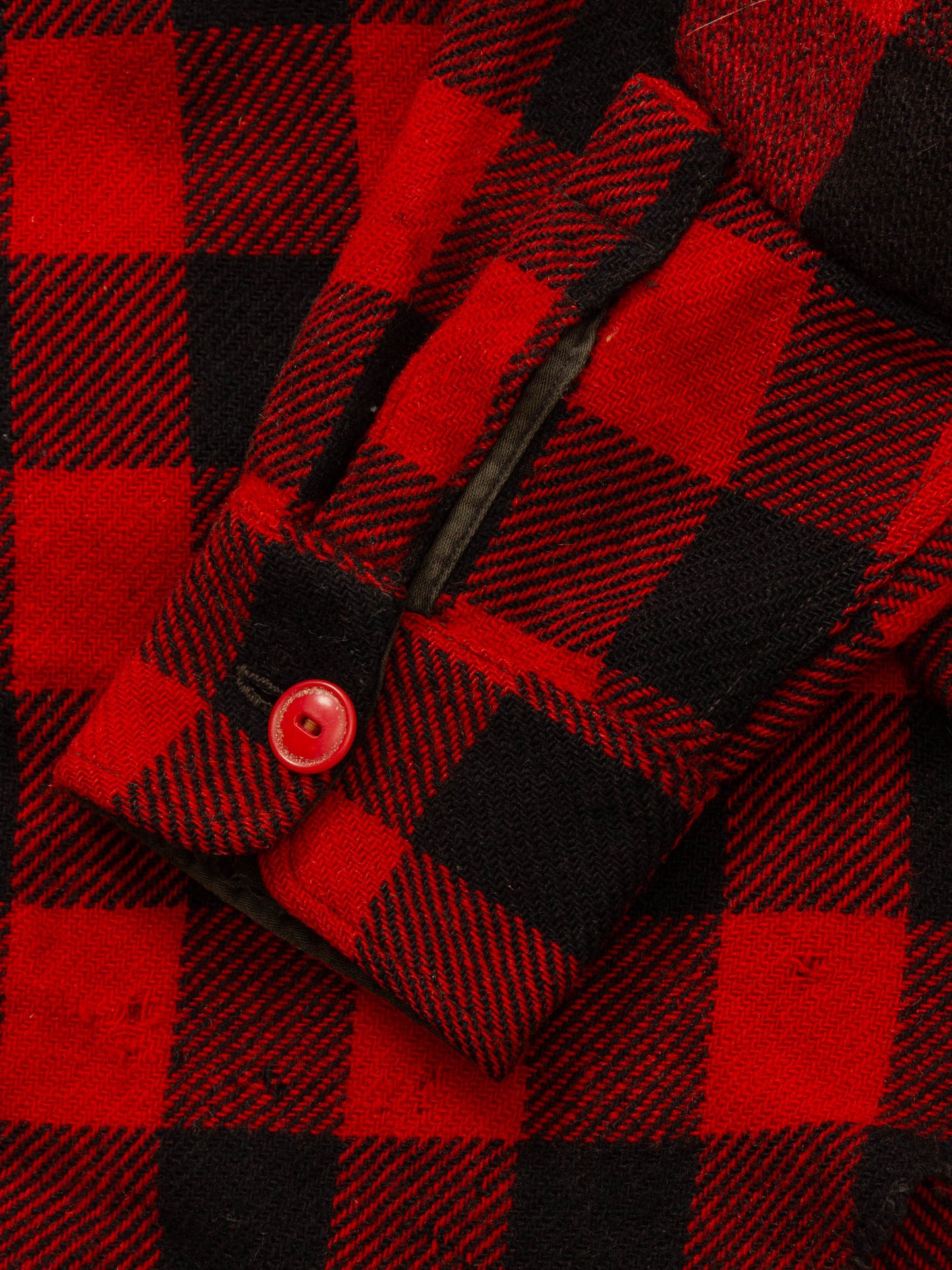Vtg 1960s Buffalo Plaid Wool Shirt (S/M)
