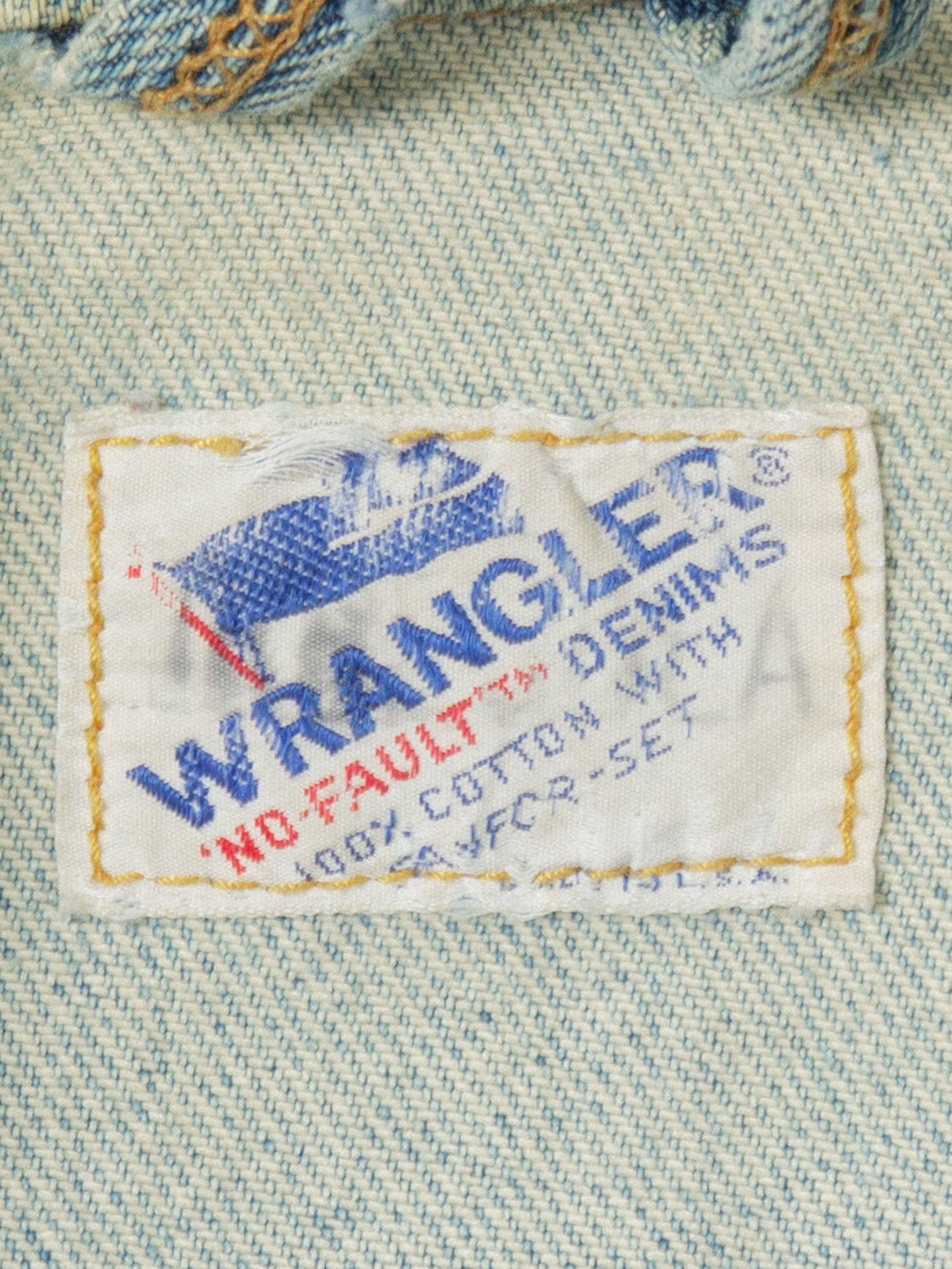 Vtg 1980s Wrangler 'No Fault' Denim Jacket - Made in USA (L)