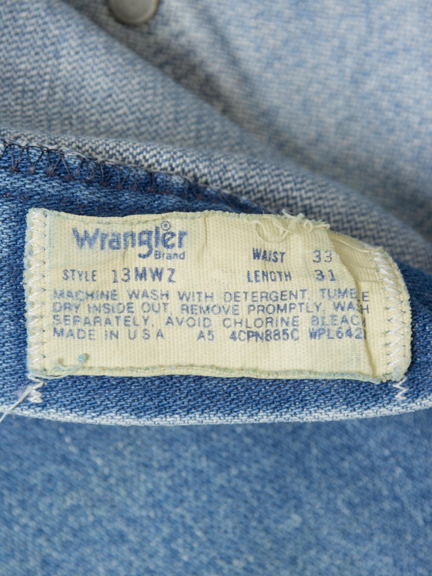 Vtg Wrangler Straight Cut Jeans - Made in USA (33x31)