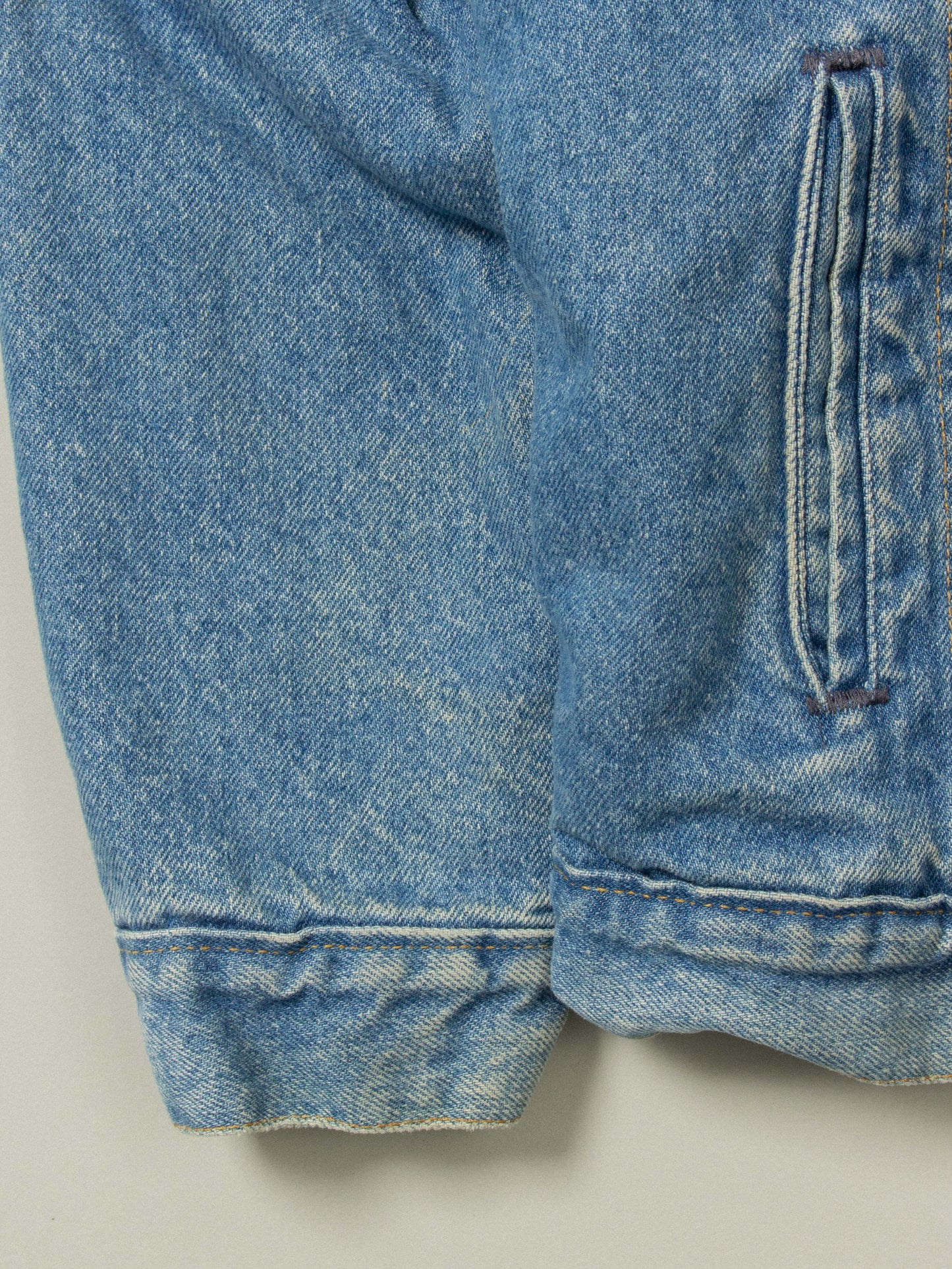 Vtg Levi's Sherpa Denim Jacket - Made in USA (L)