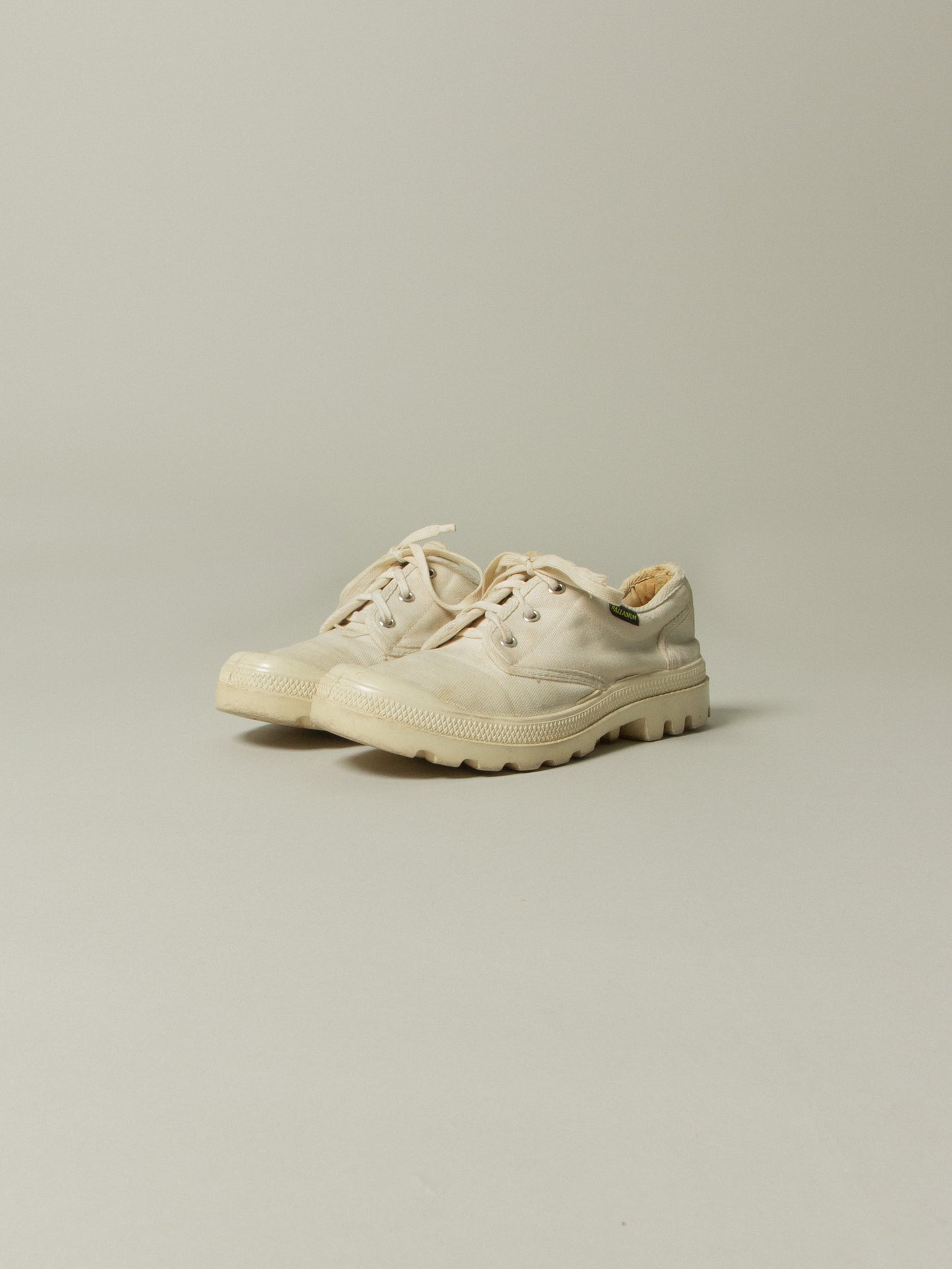 Vtg 1990s Ivory Low-Top Palladium - Made in France (EU39)