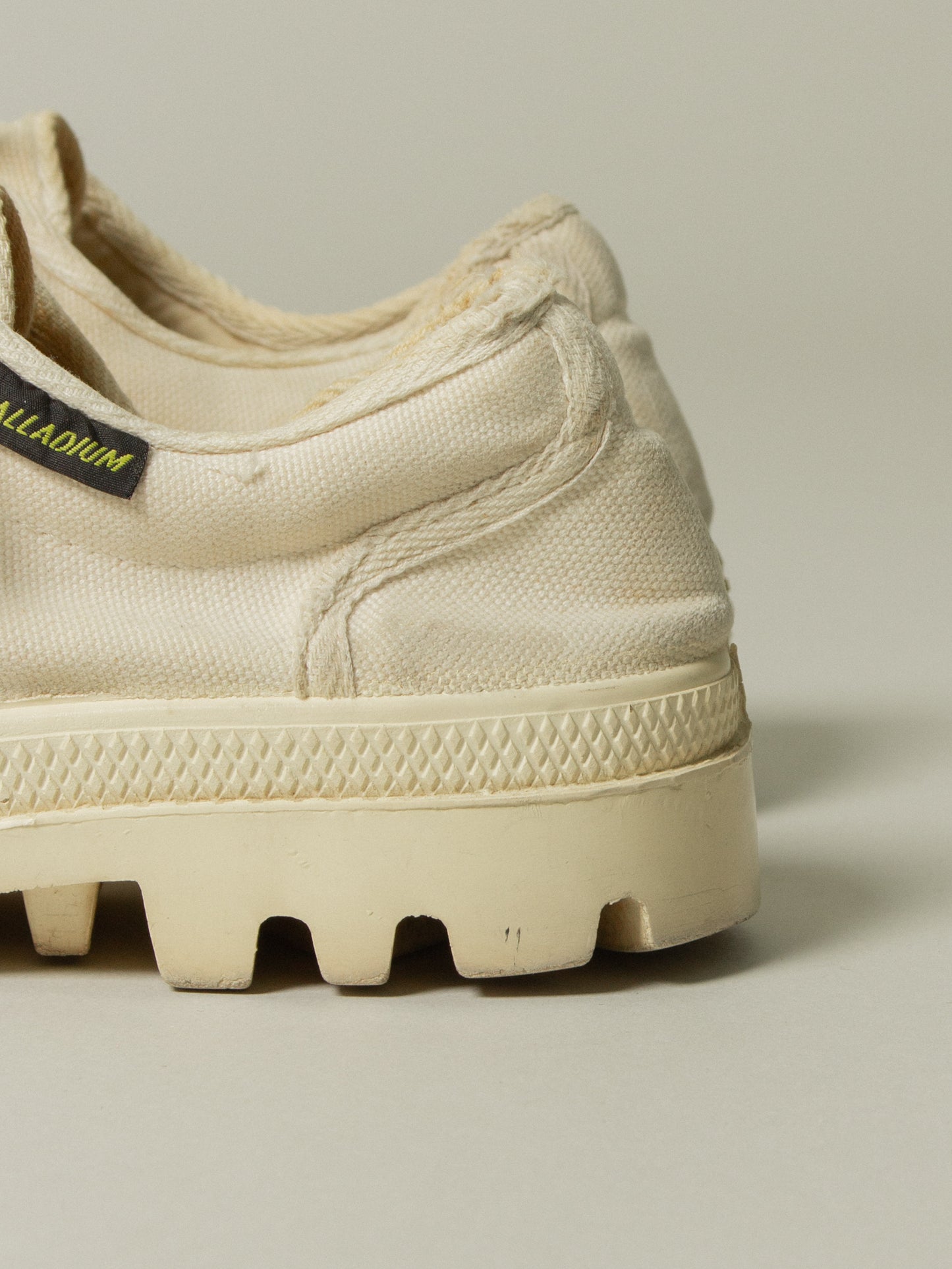 Vtg 1990s Ivory Low-Top Palladium - Made in France (EU39)