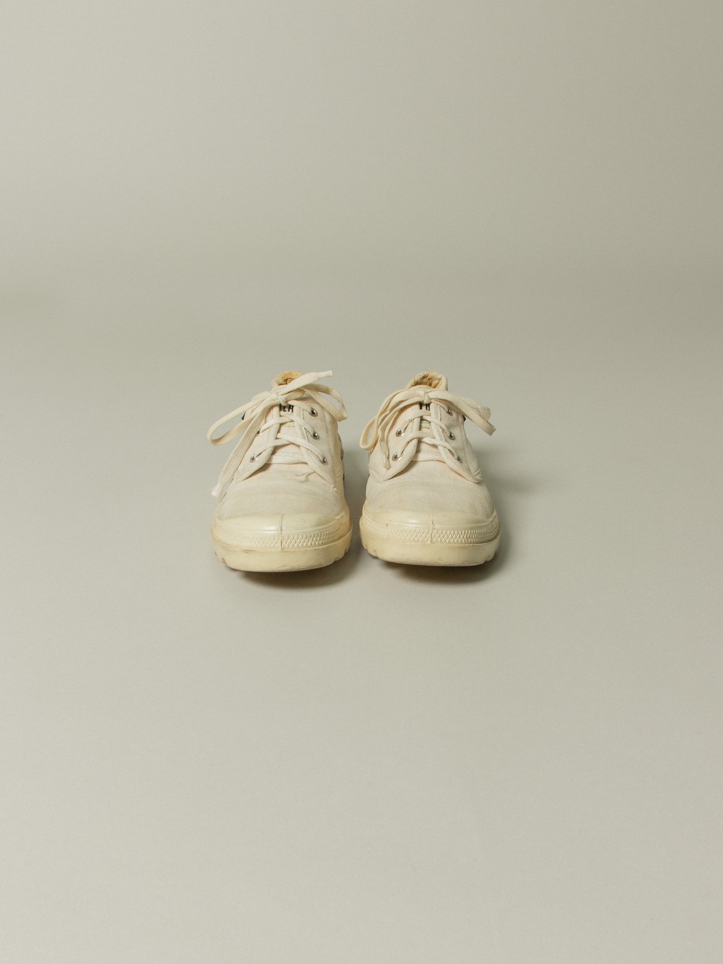 Vtg 1990s Ivory Low-Top Palladium - Made in France (EU39)