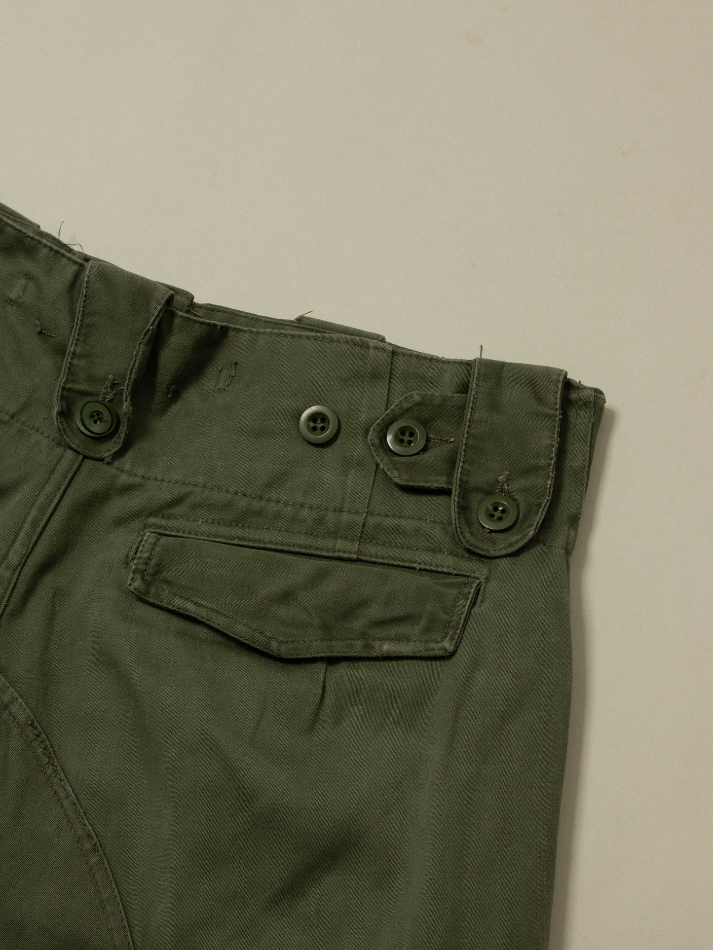 Vtg 1970s Army Cargo Shorts (30-32")