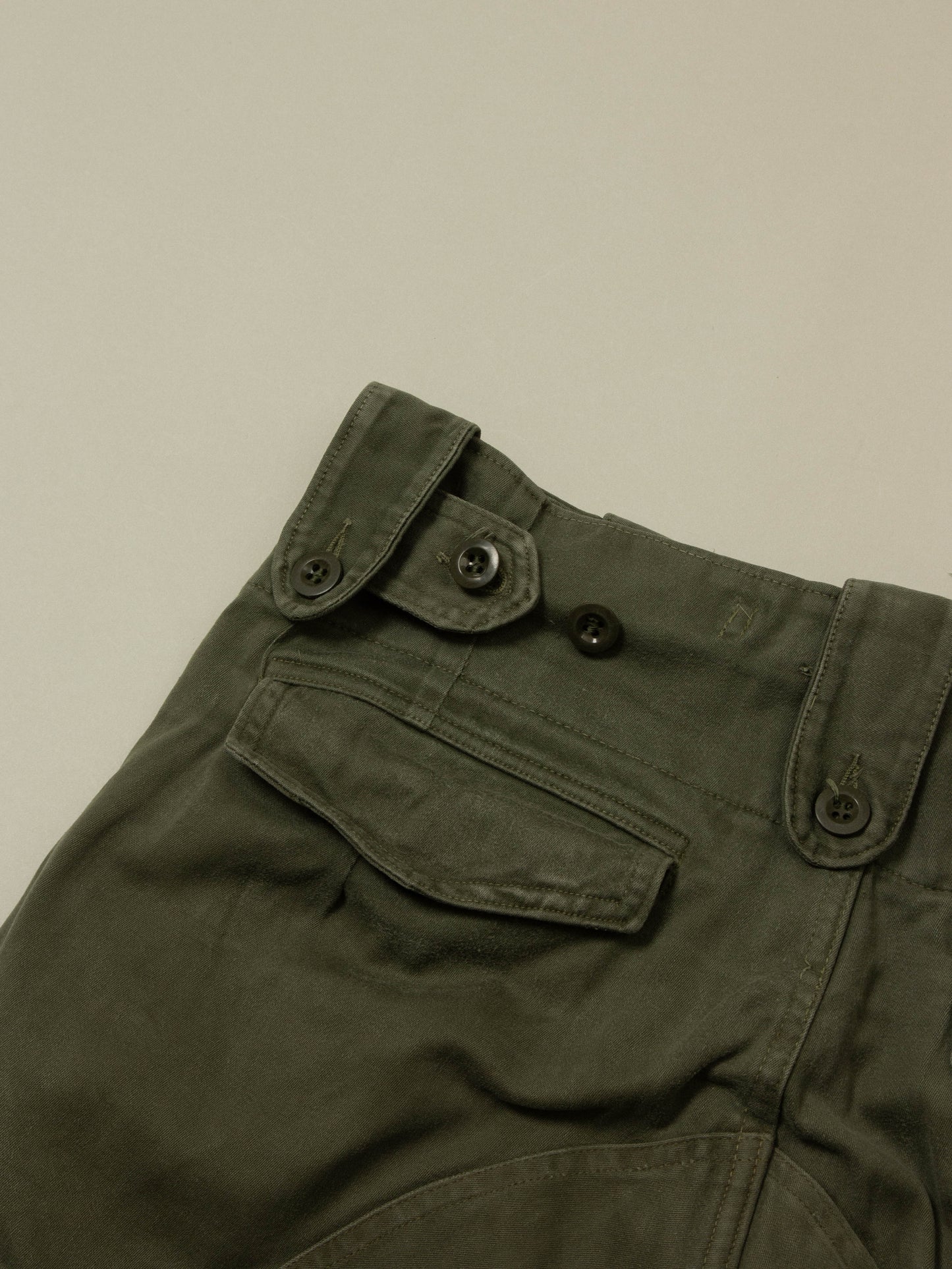 Vtg 1960s Army Cargo Shorts (28-30")