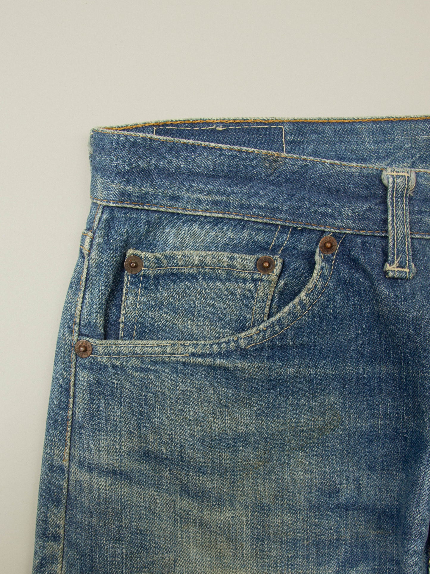 Vtg Selvedge Levi's 505 Jeans - Made in USA (32x31)