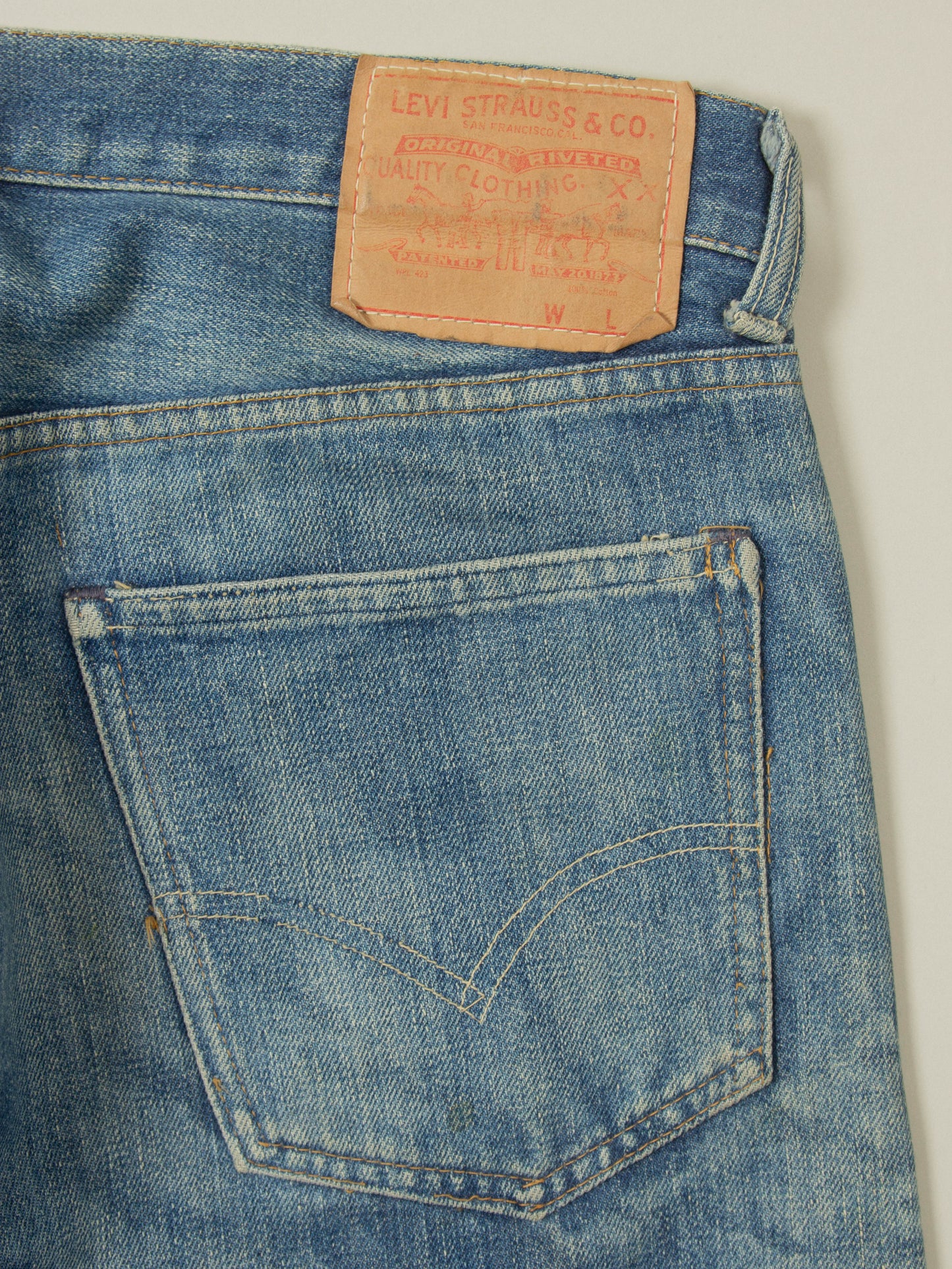 Vtg Selvedge Levi's 505 Jeans - Made in USA (32x31)