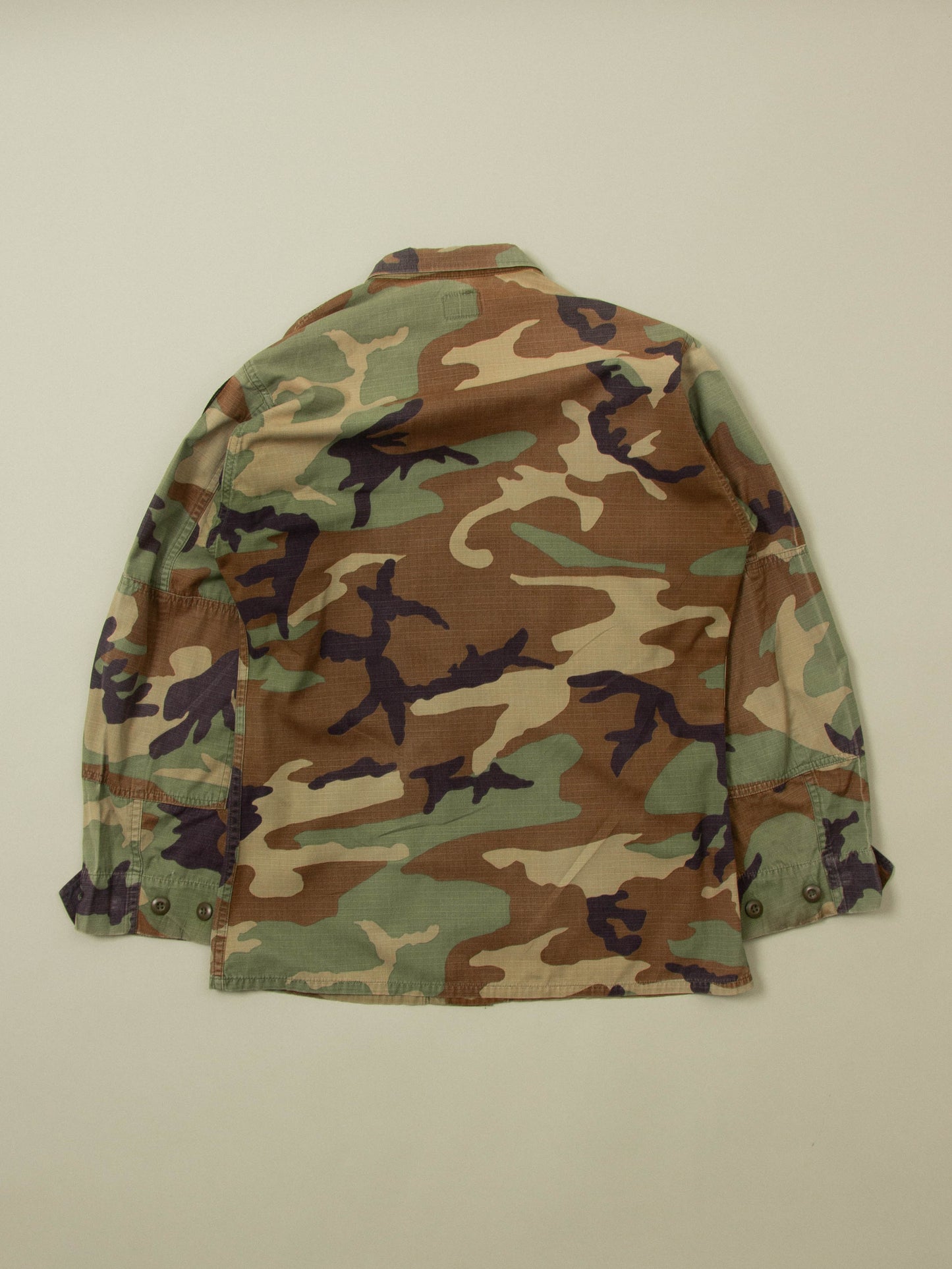 Vtg 1990s US Army Woodland Camo Jacket (S-Long)