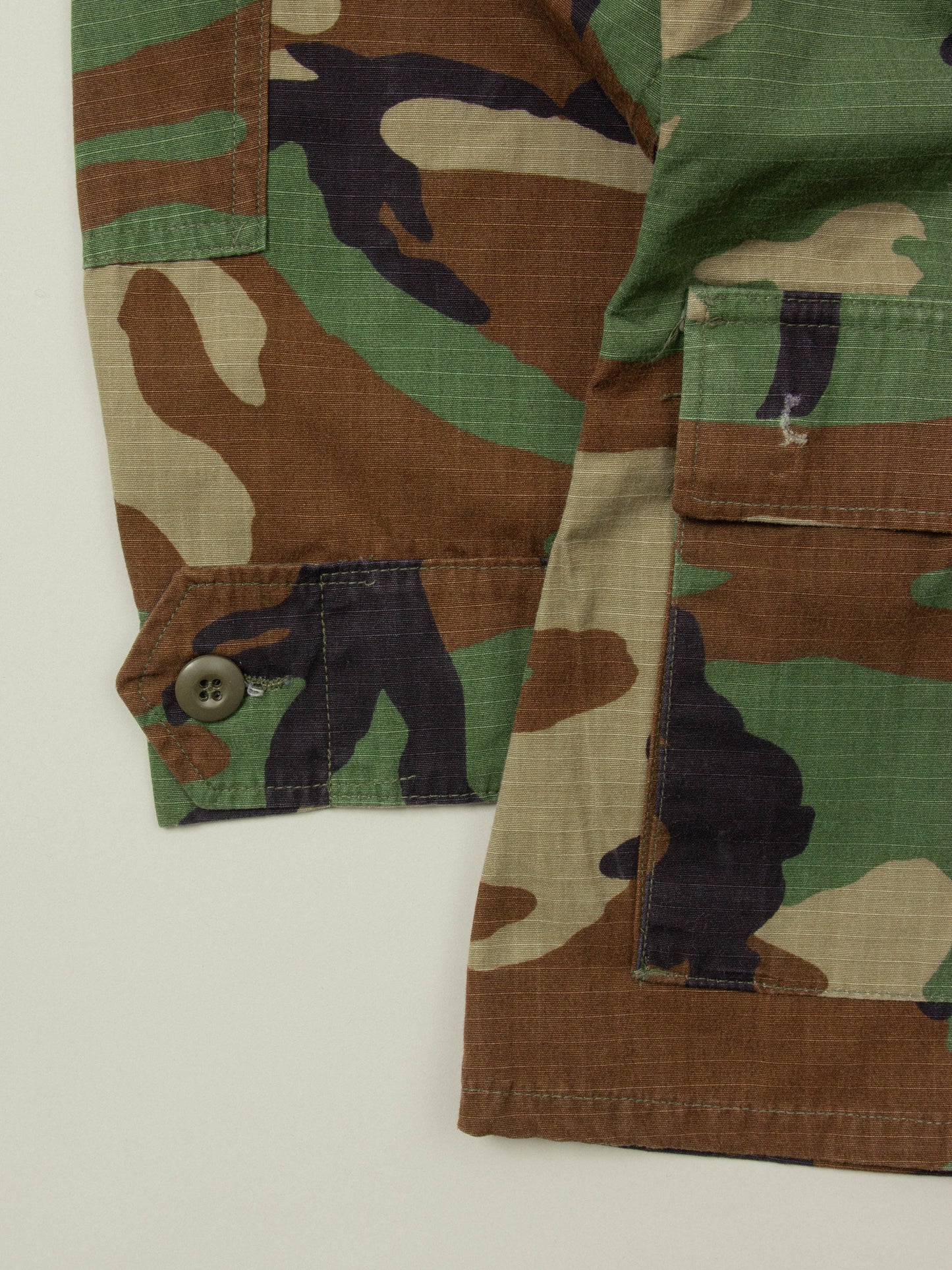 Vtg 1990s US Army Woodland Camo Jacket (S)