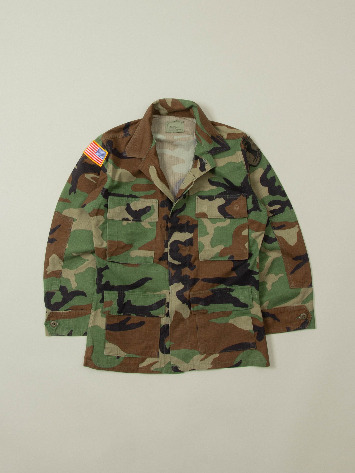 Vtg 1990s US Army Woodland Camo Jacket (XS)