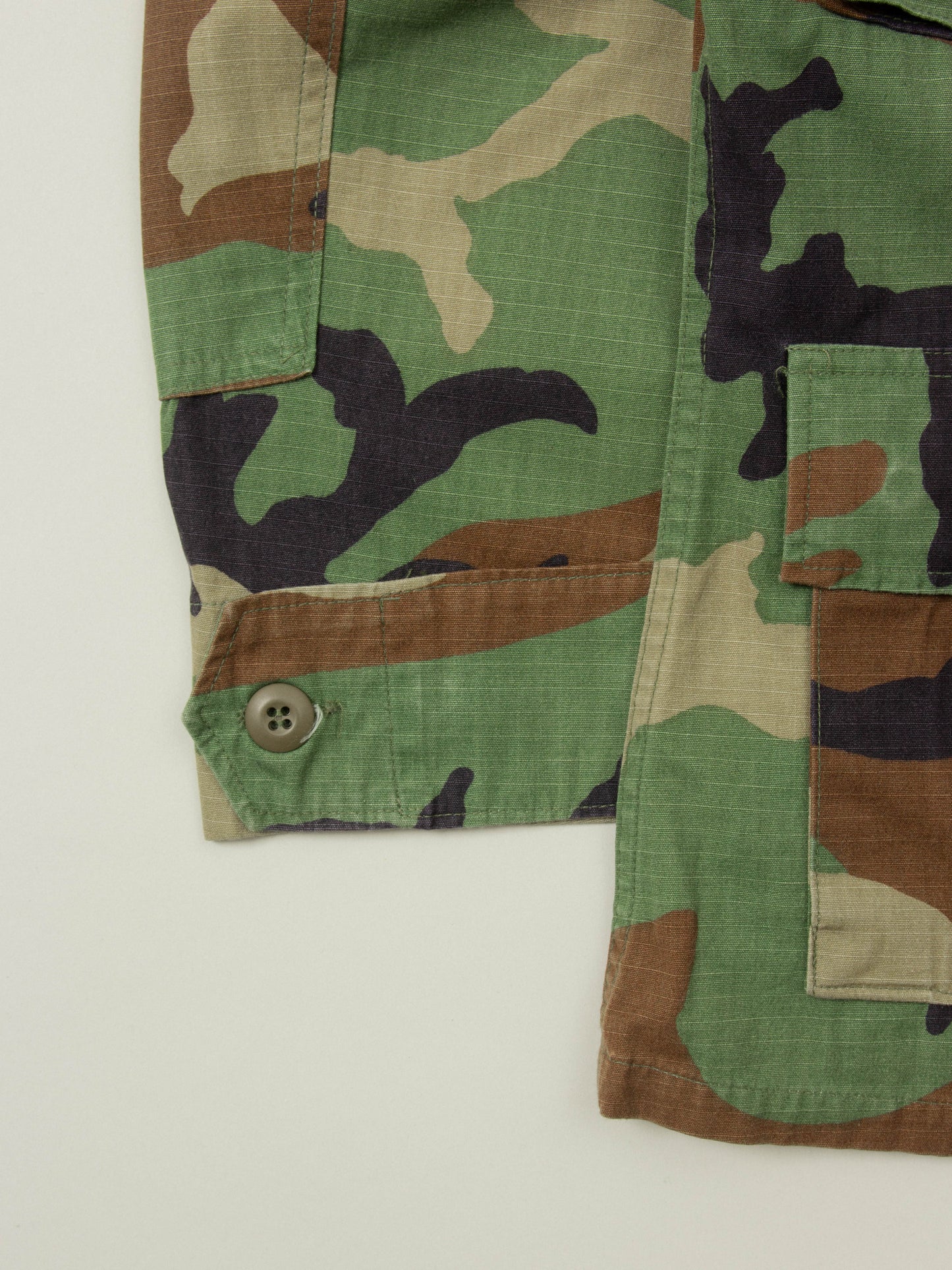 Vtg 1990s US Army Woodland Camo Jacket (XS)