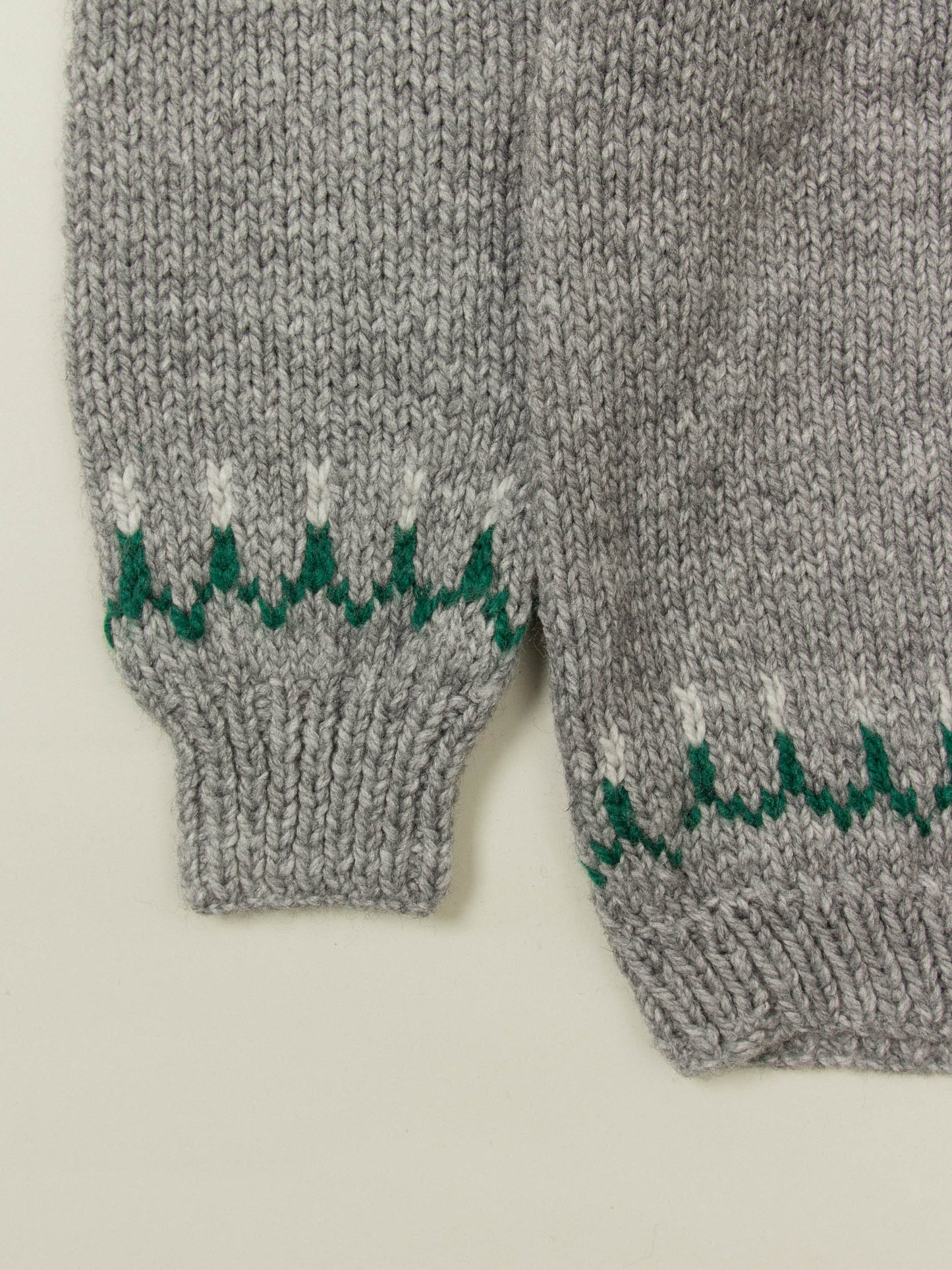 Vtg Women's Hand-Knitted Wool Sweater (L)
