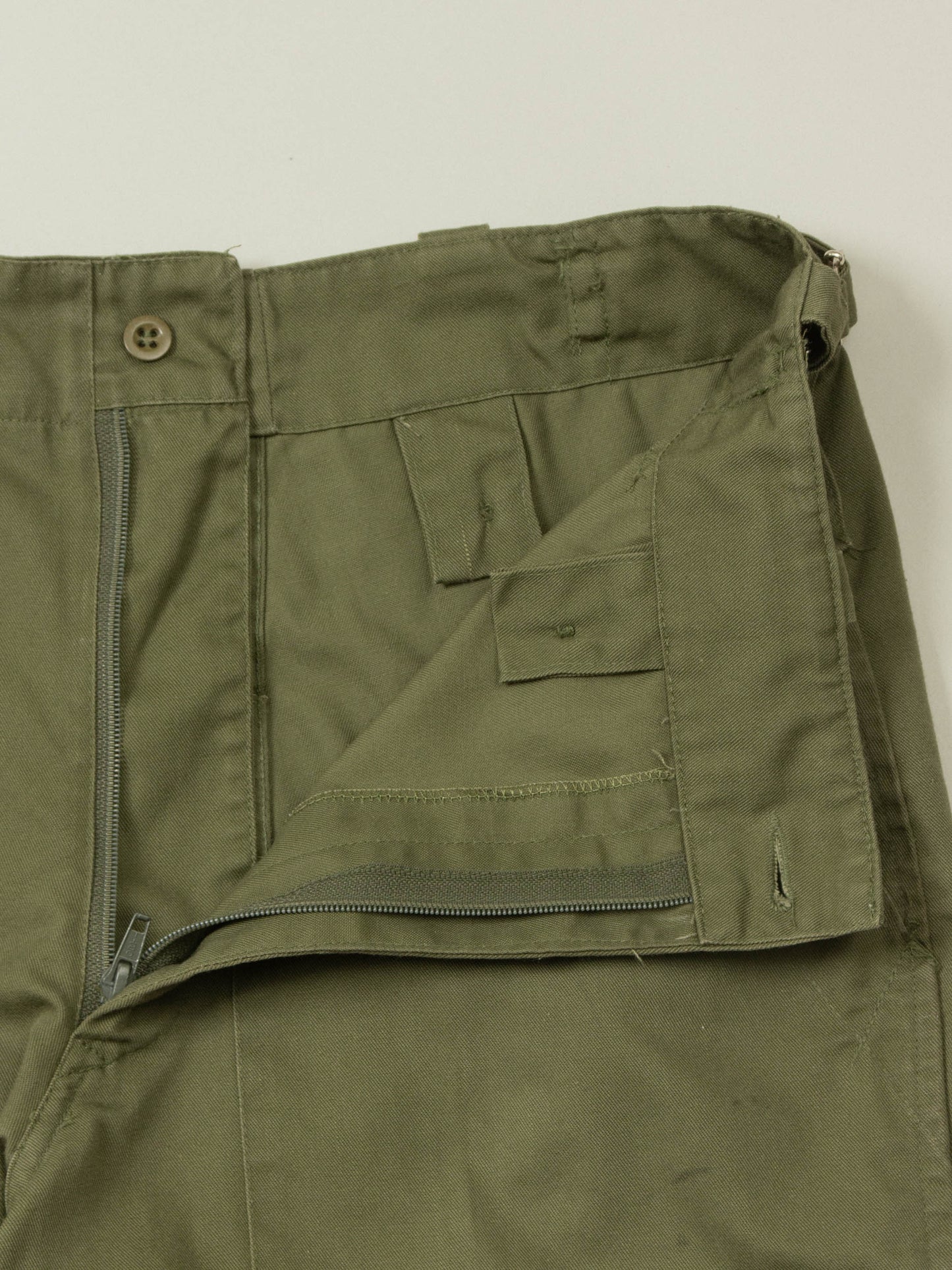 Vtg British Army OG Lightweight Cargo Fatigue Pants