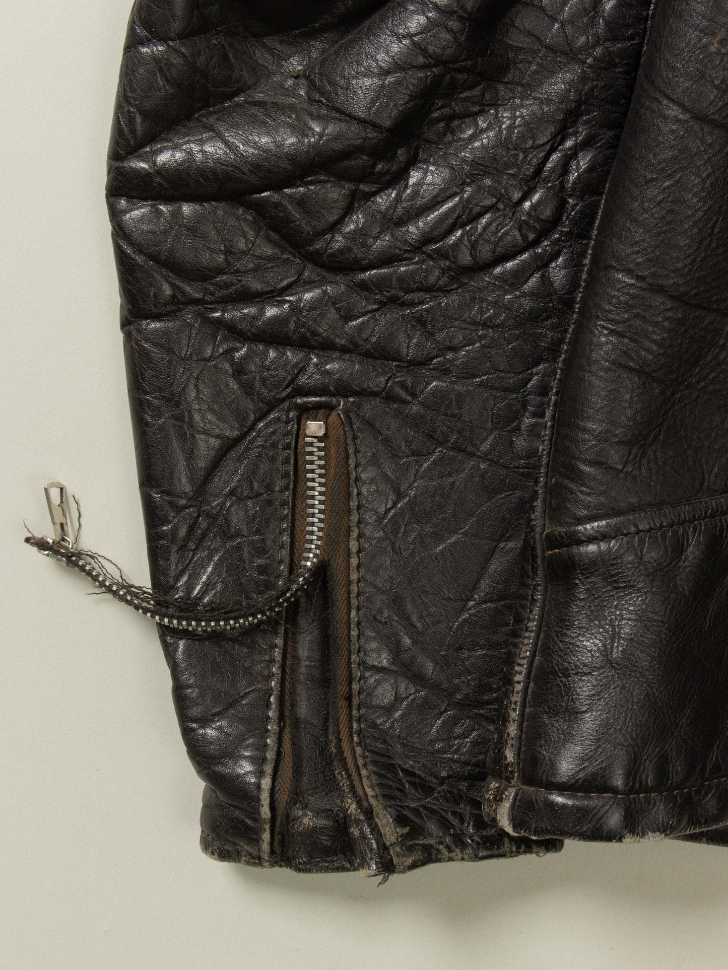 Vtg 1960s Schott Cafe Racer Jacket (M/L)