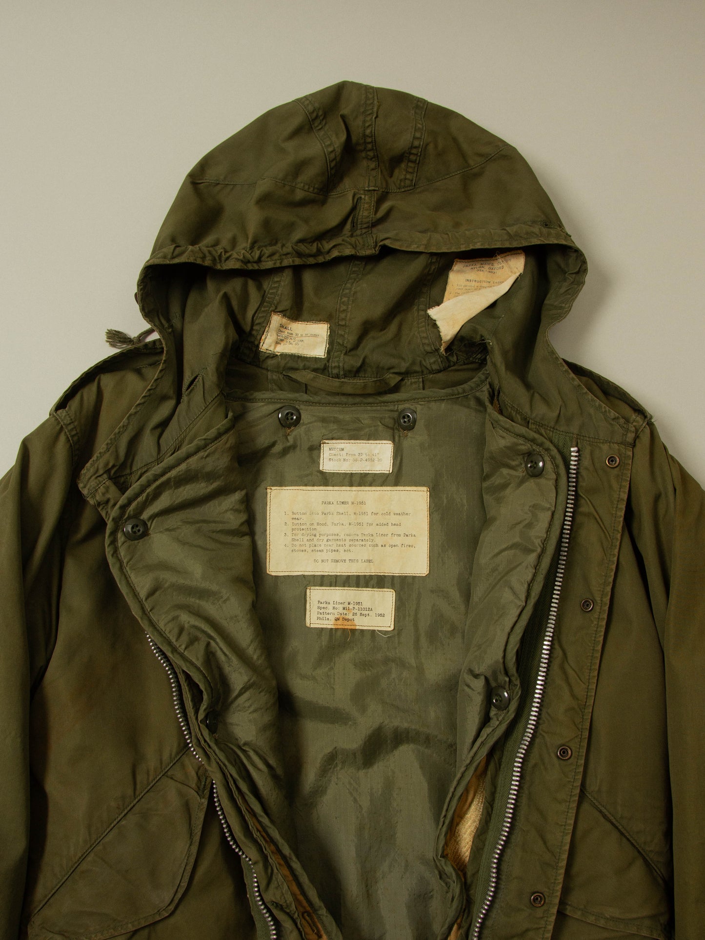 Vtg 1950s US Army M-51 Fishtail Parka w/ Liner (S/M)