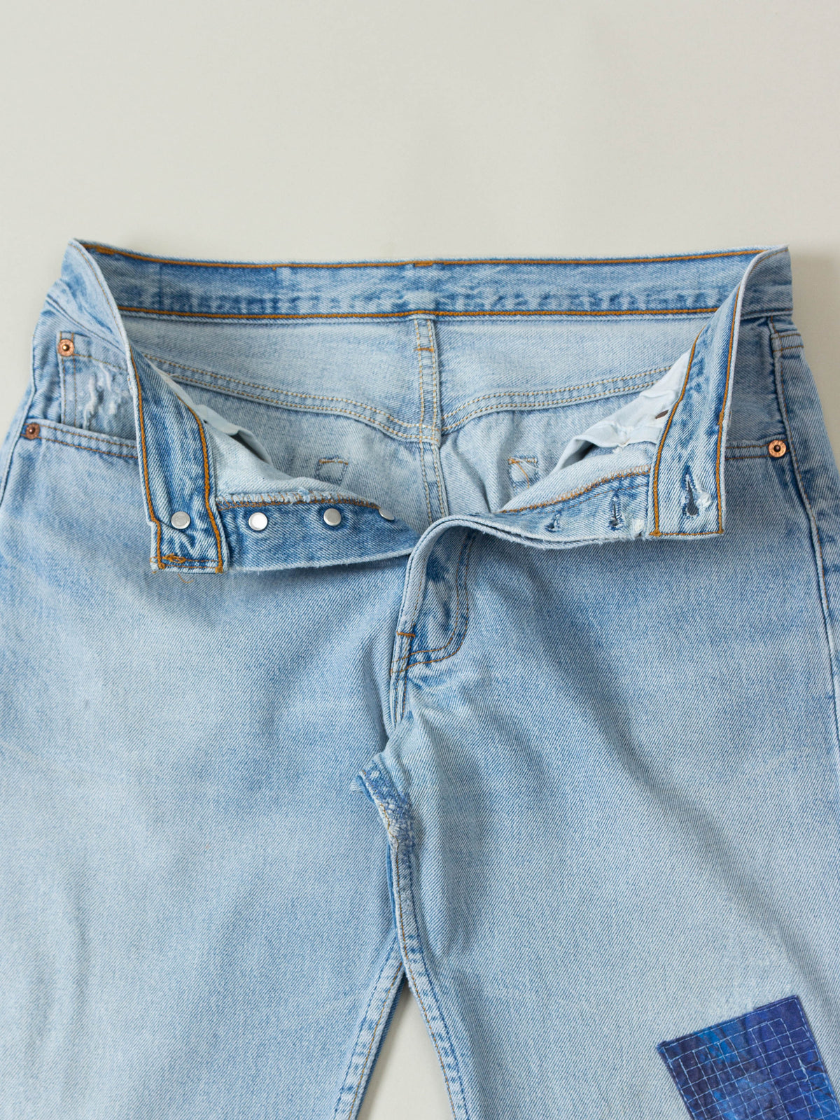 Vtg 1990s Levi's 501 Patched Jeans – Made in USA (32x32)