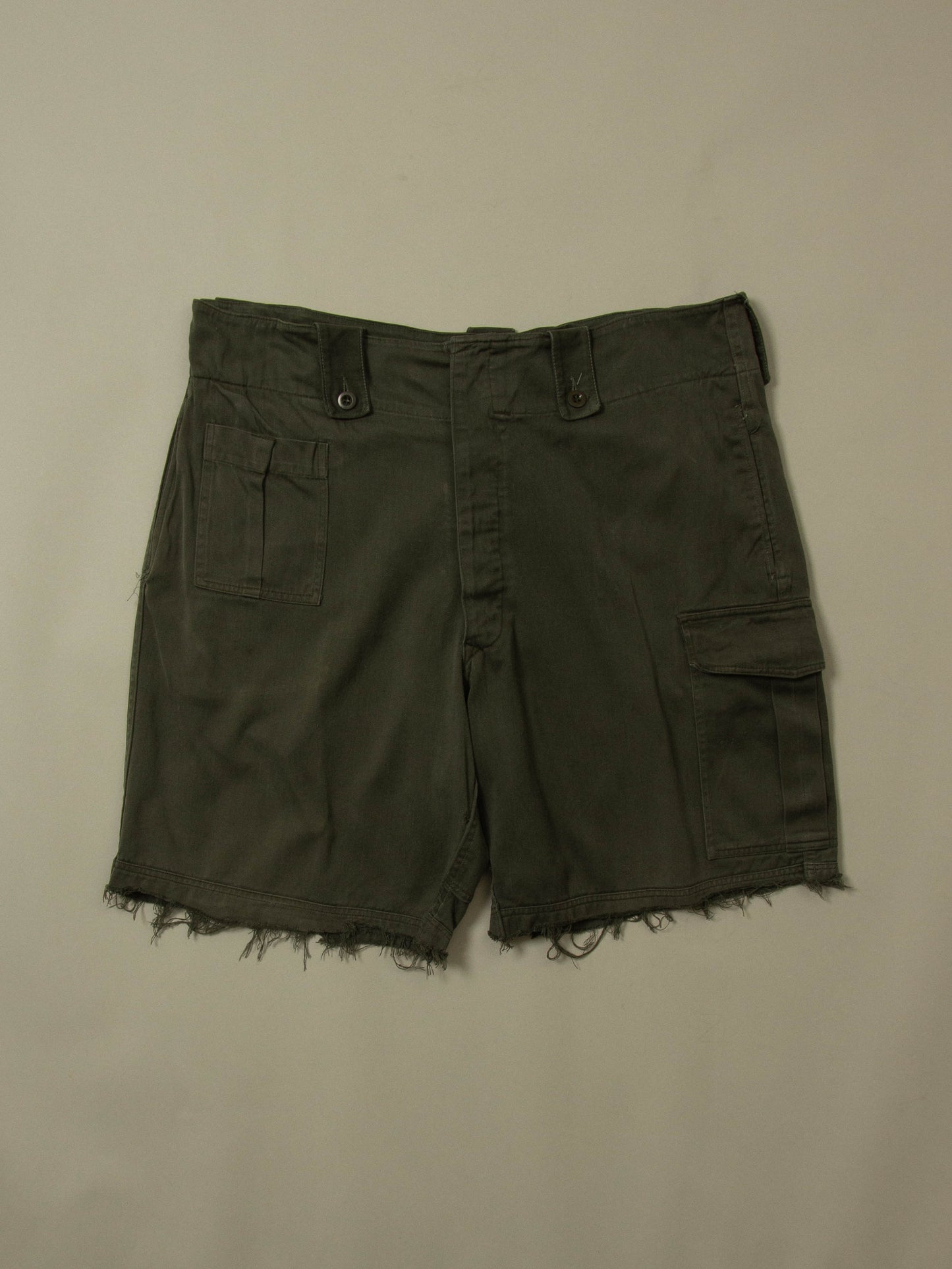 Vtg 1970s Army Cargo Shorts (42")