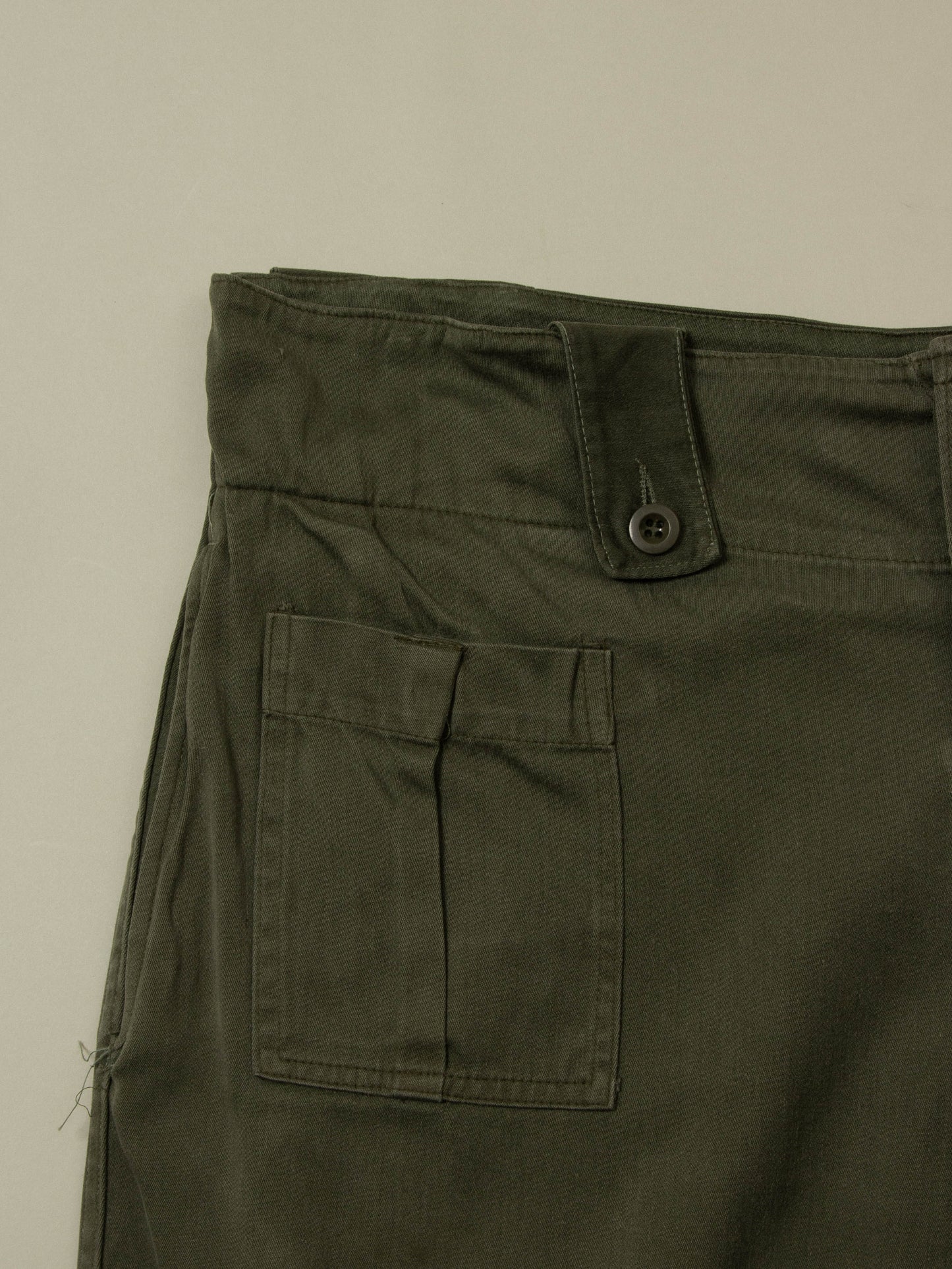 Vtg 1970s Army Cargo Shorts (42")