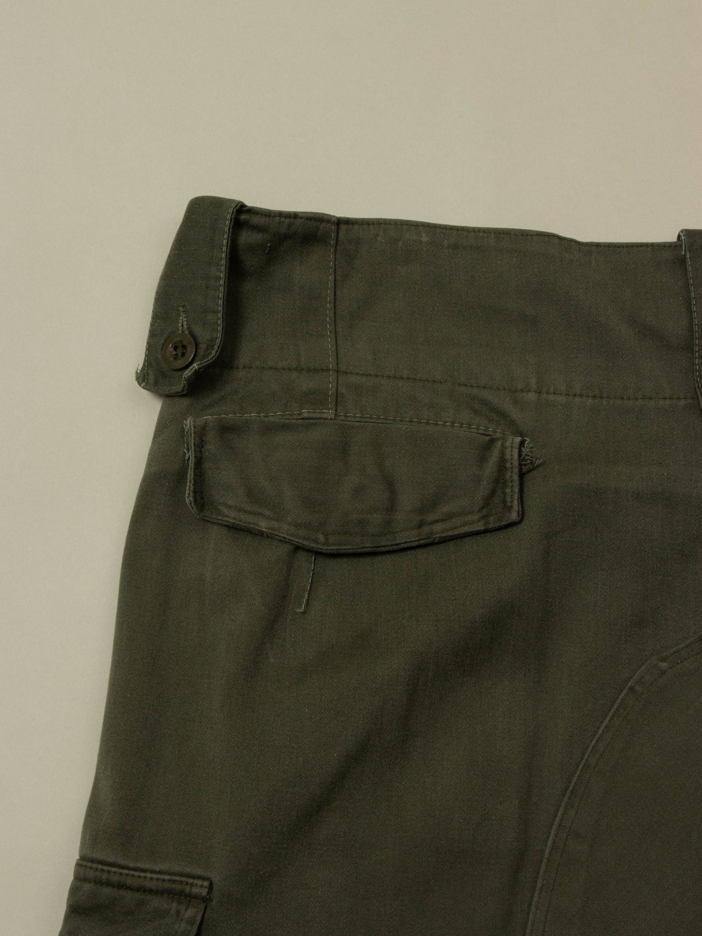Vtg 1970s Army Cargo Shorts (42")