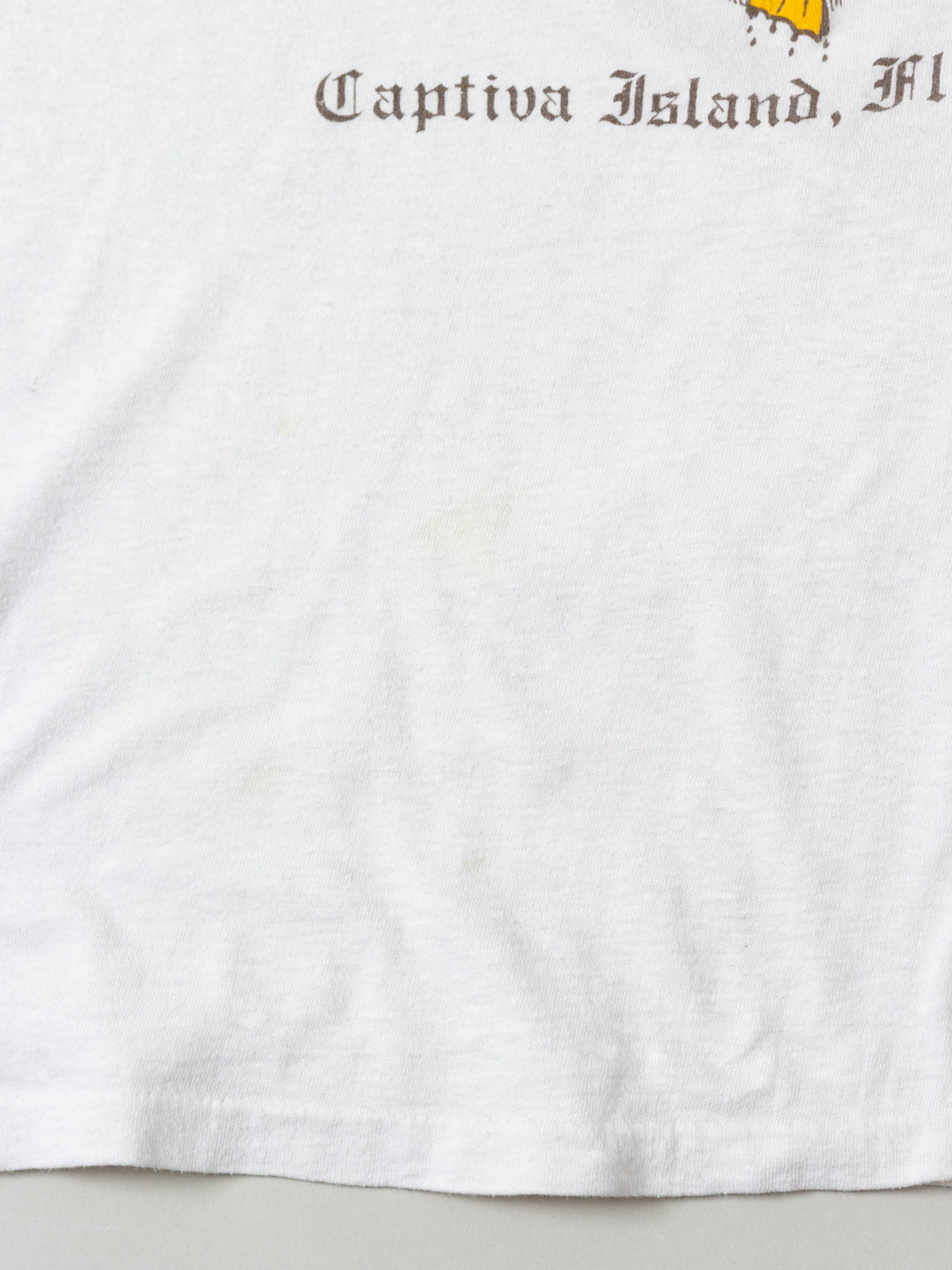 Vtg 1980s 'The Mucky Duck' Ringer Tee – Made in USA (M)