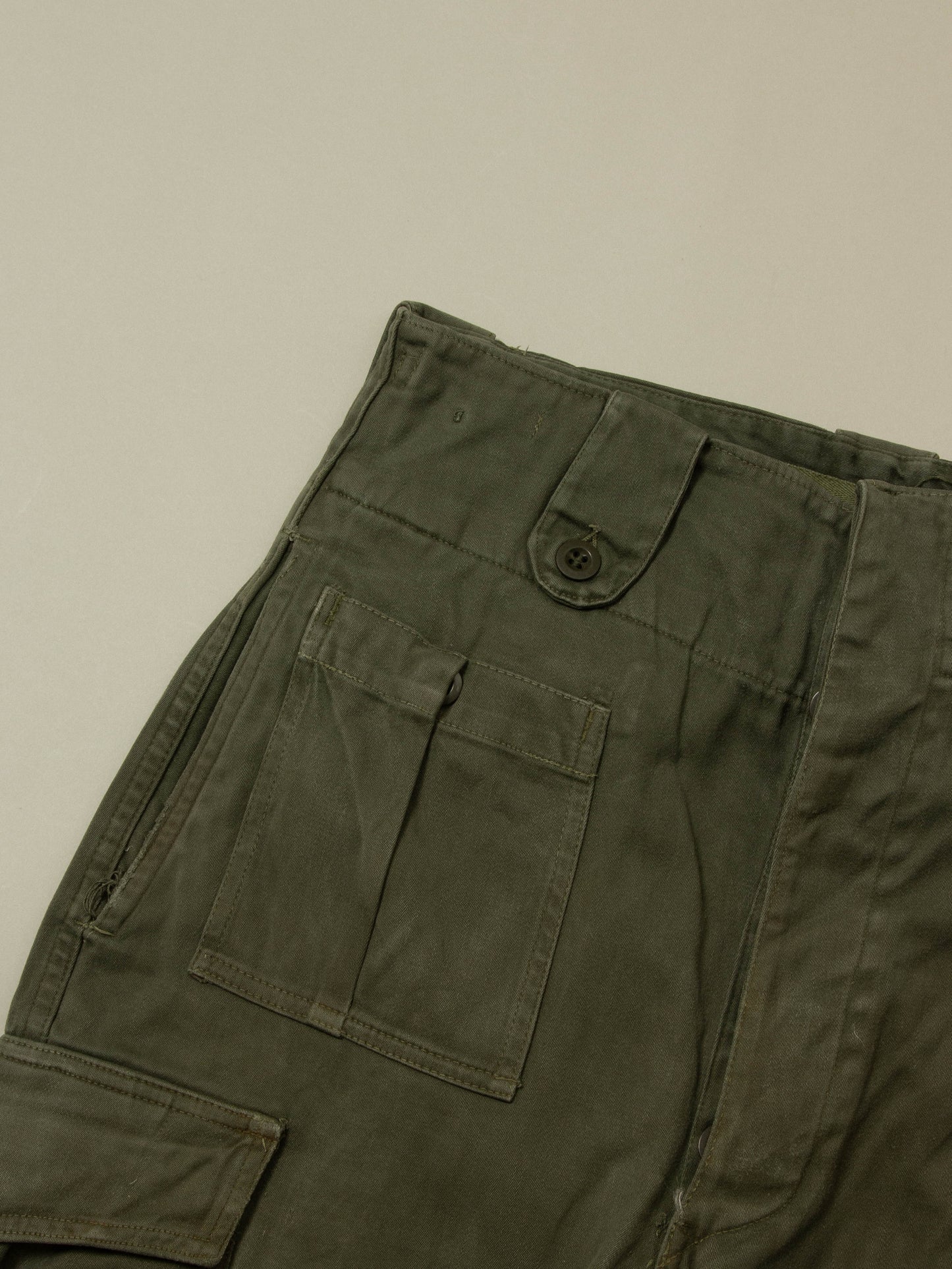 Vtg 1960s Army Cargo Shorts (28-30")