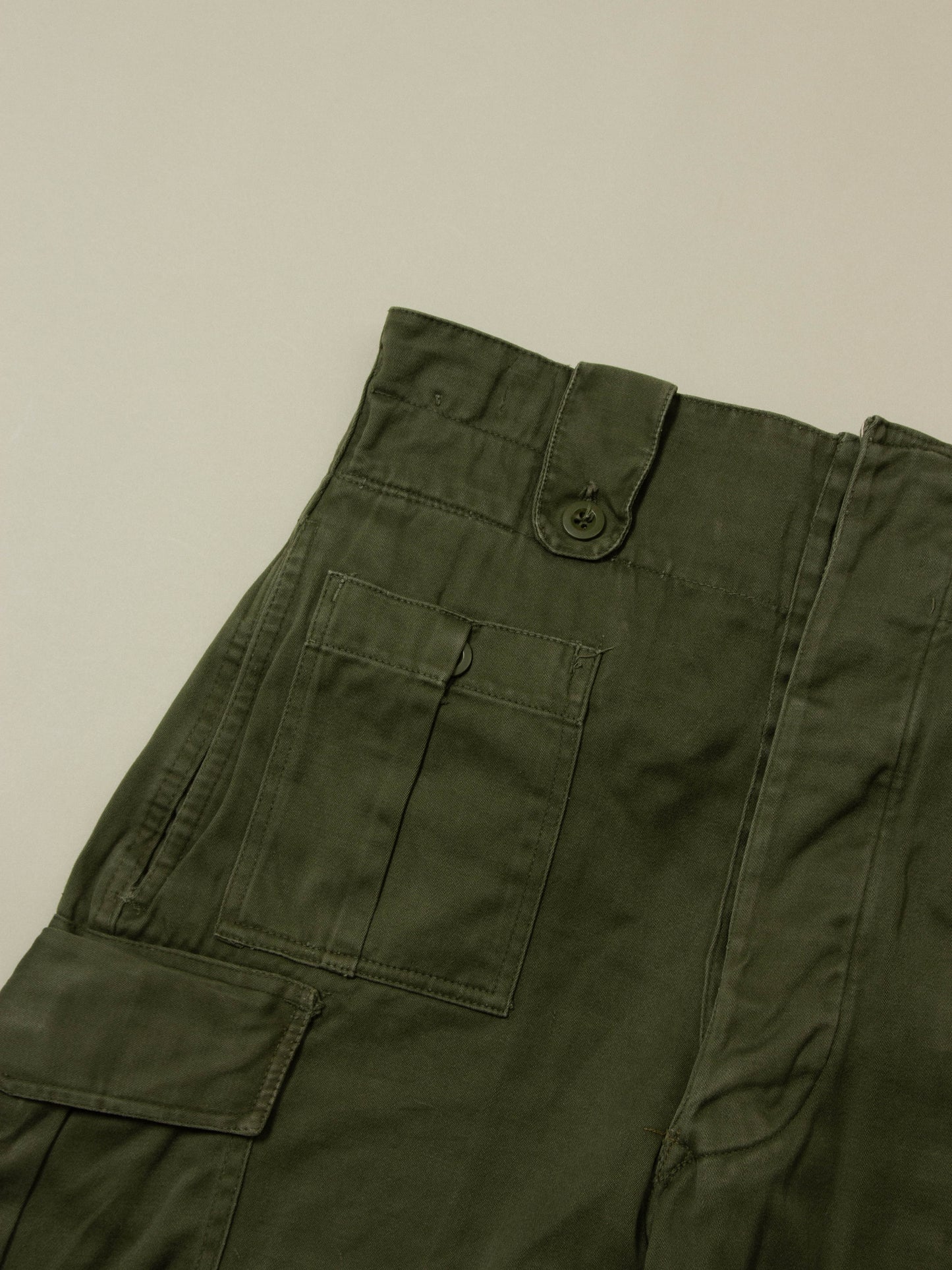 Vtg 1960s Army Cargo Shorts (30-32")