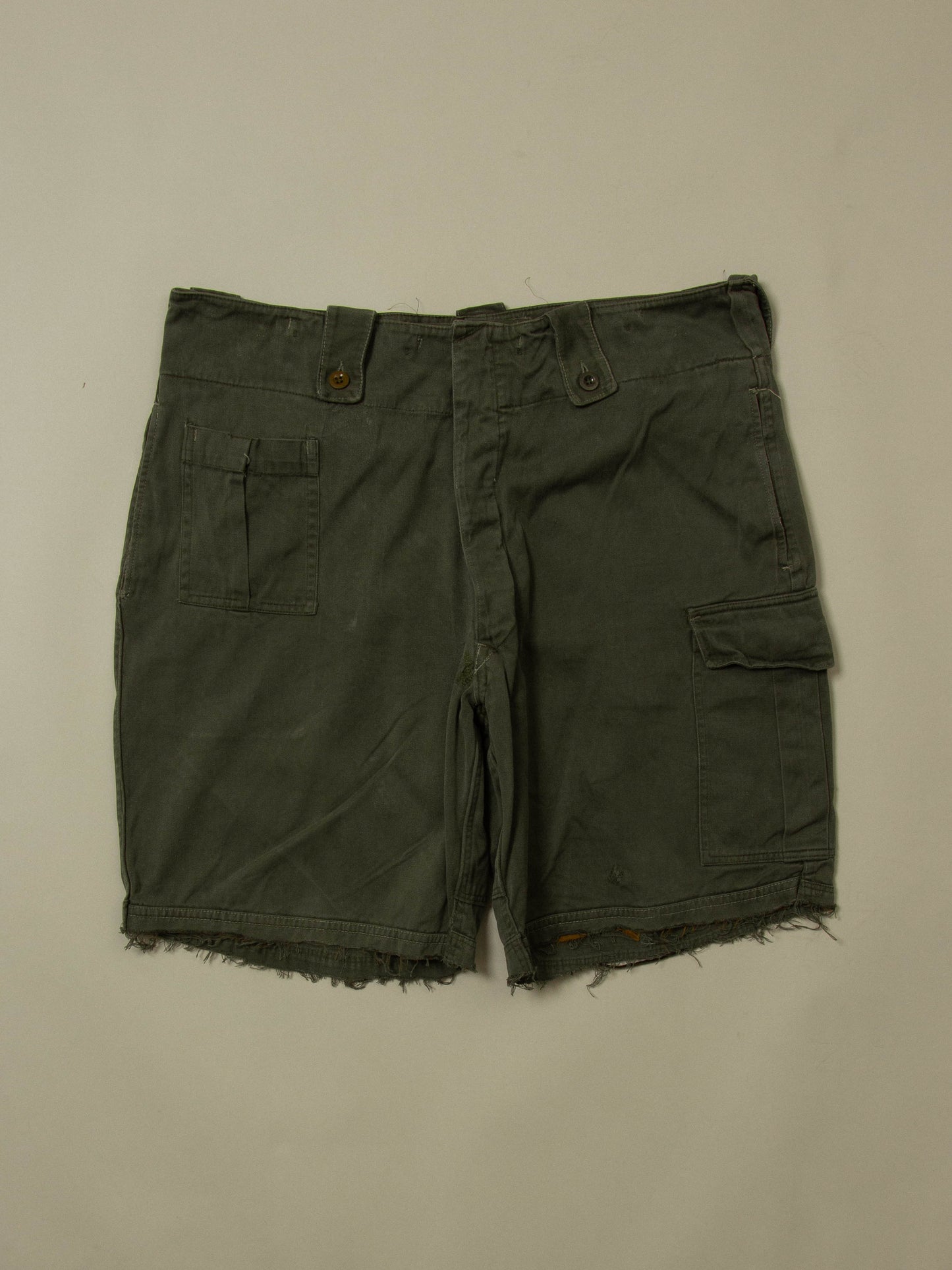 Vtg 1970s Army Cargo Shorts (42")