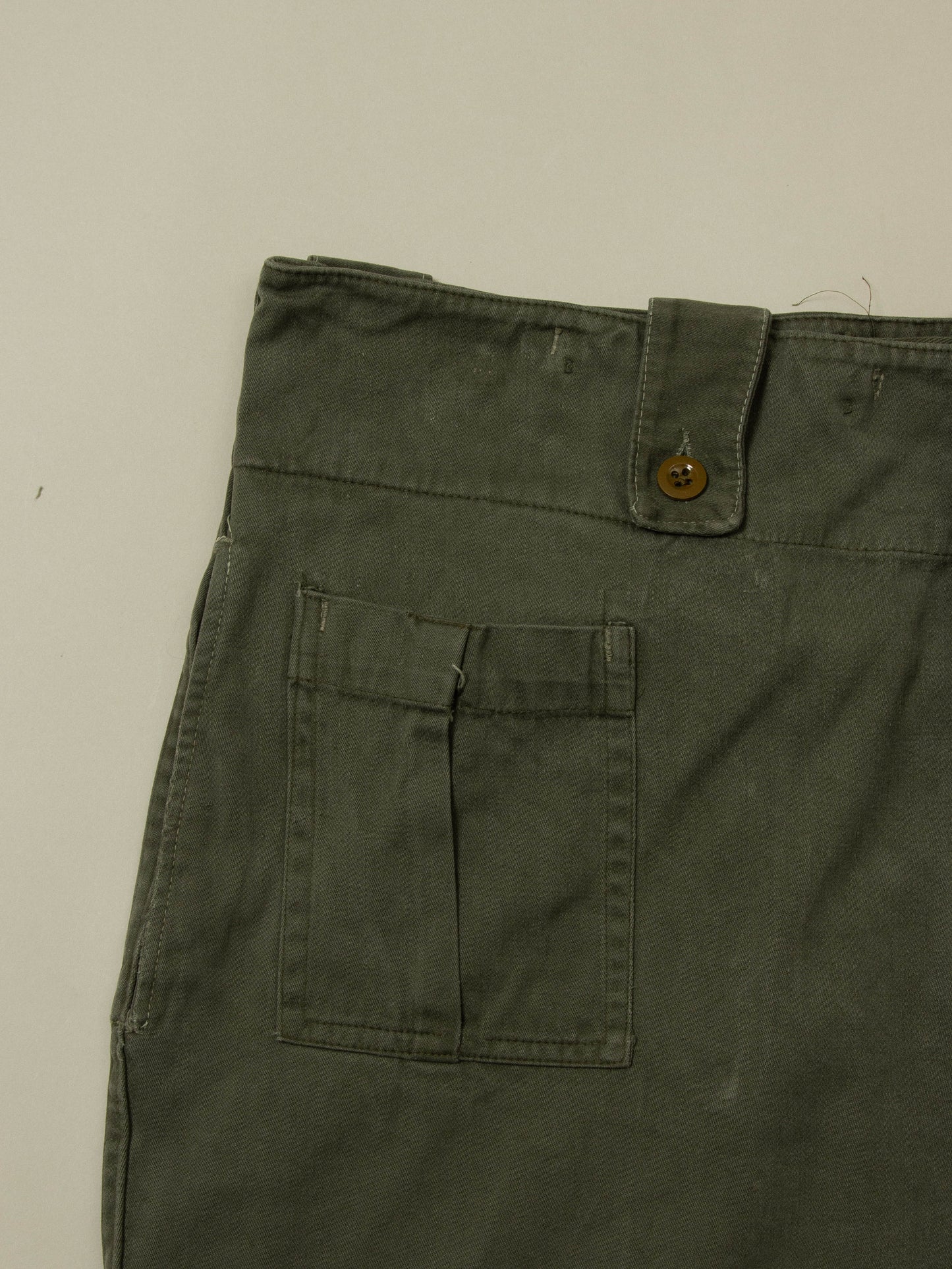 Vtg 1970s Army Cargo Shorts (42")