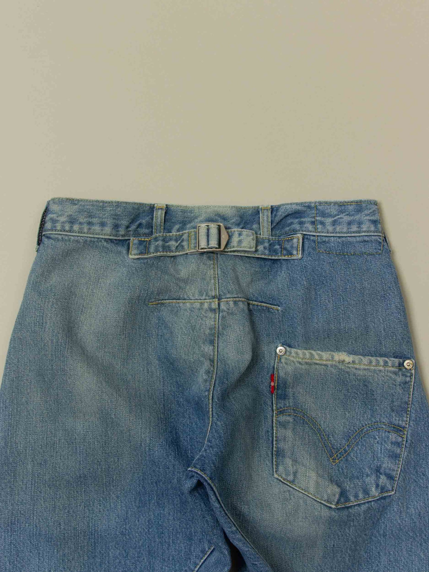 2000s Levi's Engineered Twisted Leg Jeans (28x33)