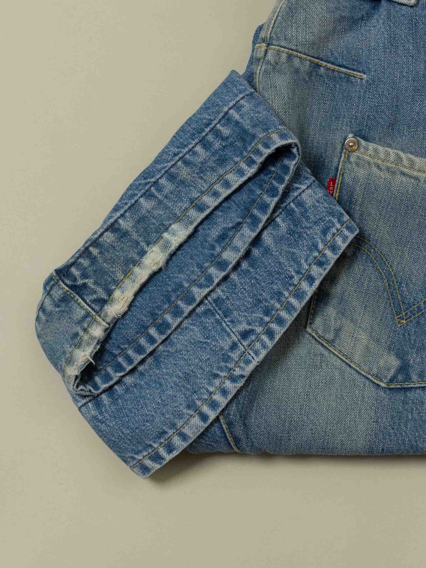 2000s Levi's Engineered Twisted Leg Jeans (28x33)