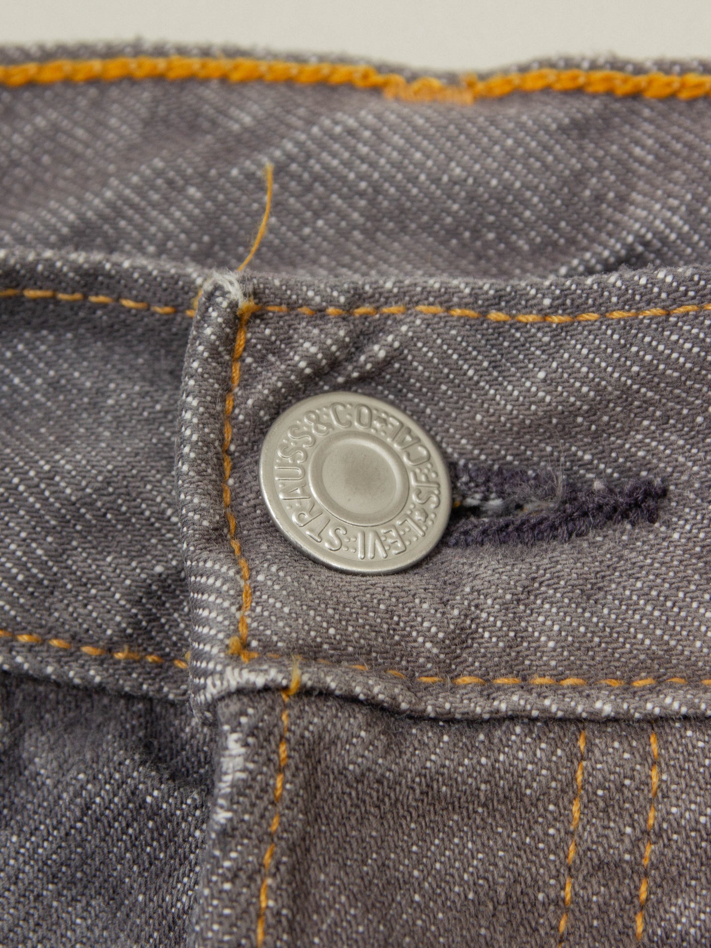 Vtg Levi's 501 Jeans (28x29)