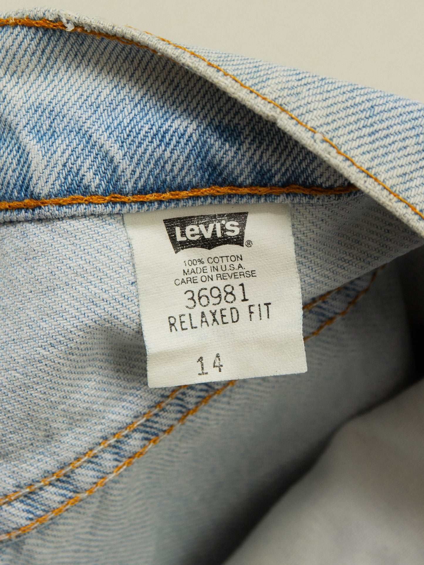 Vtg 1990s Levi's Women's Denim Shorts - Made in USA (32")