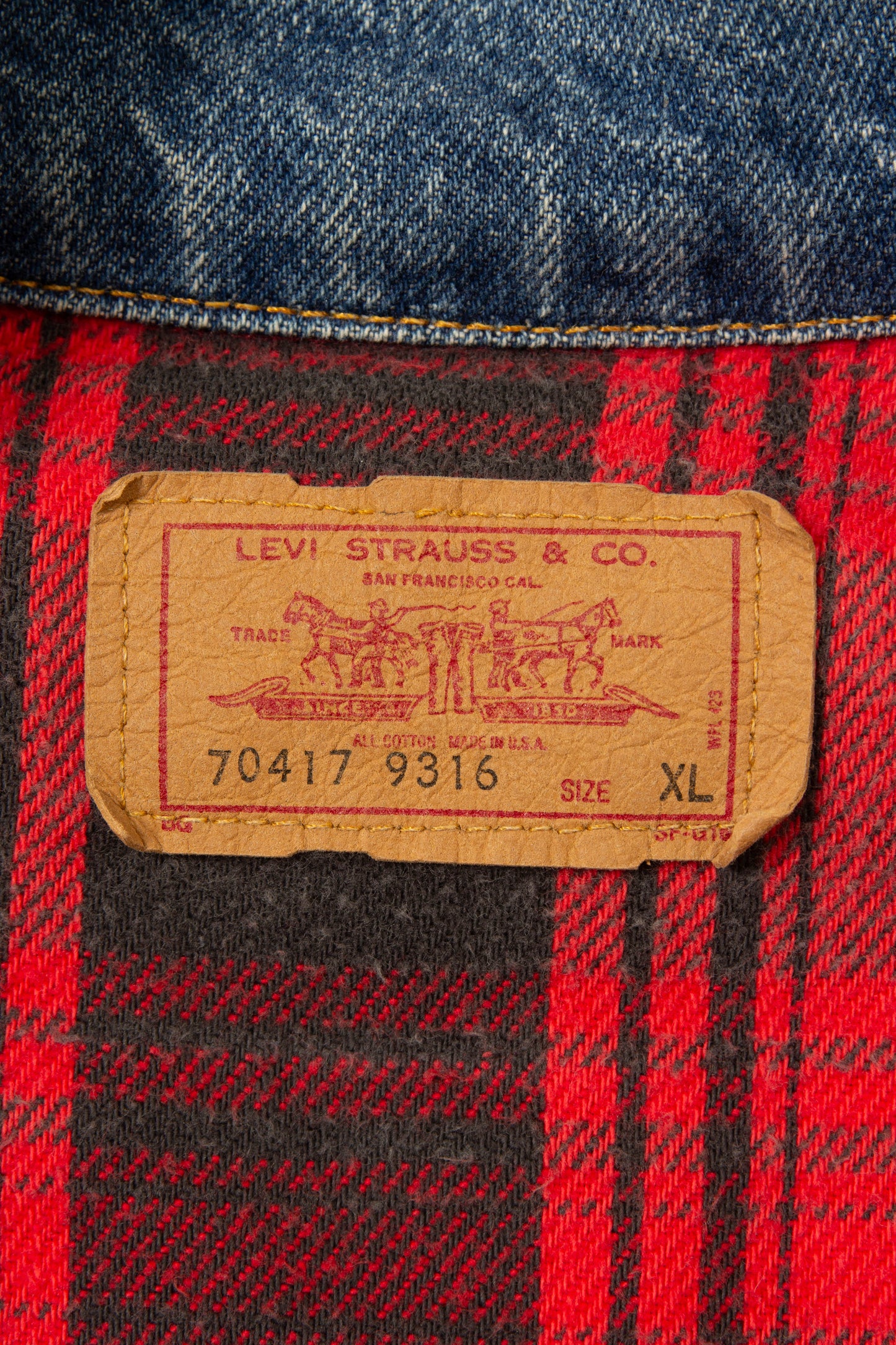Vtg 1980s Lined Levi's Denim Jacket - Made in USA (XL)