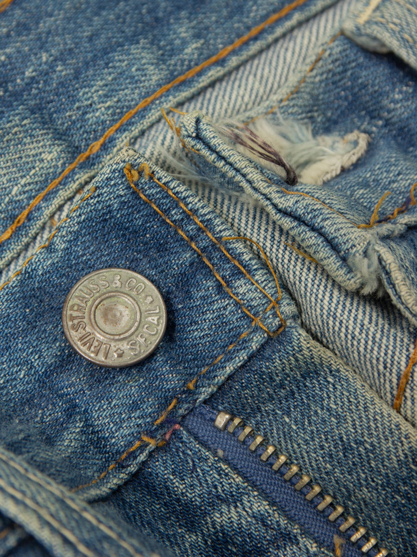 Vtg Selvedge Levi's 505 Jeans - Made in USA (32x31)