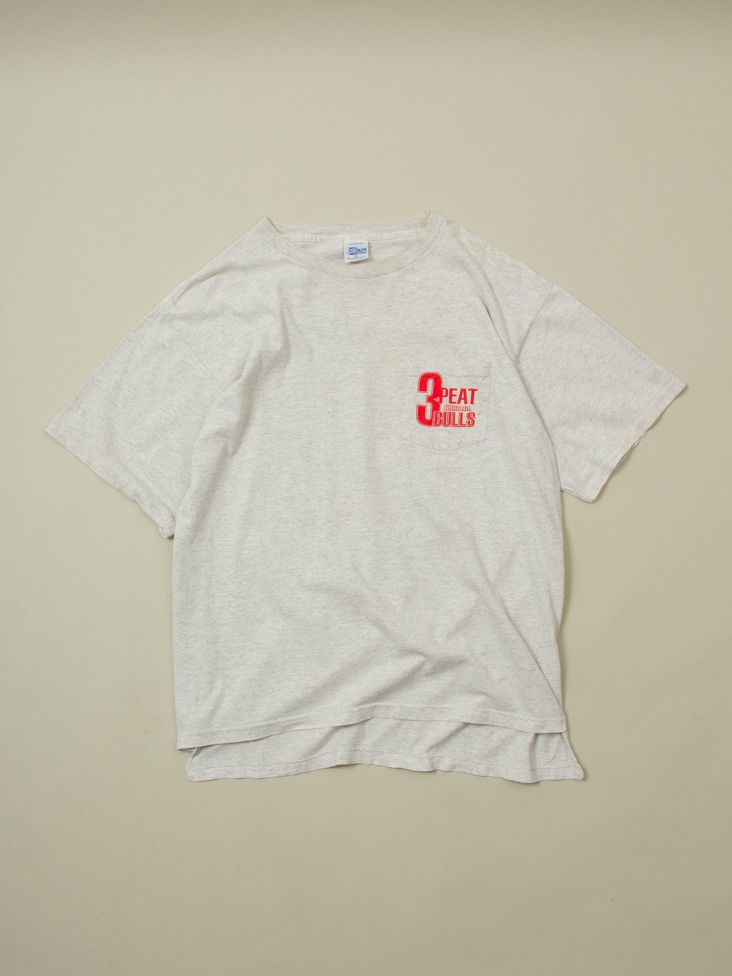 Vtg 1990s Chicago Bulls '3Peat' Single Stitch Tee - Made in USA (XL)