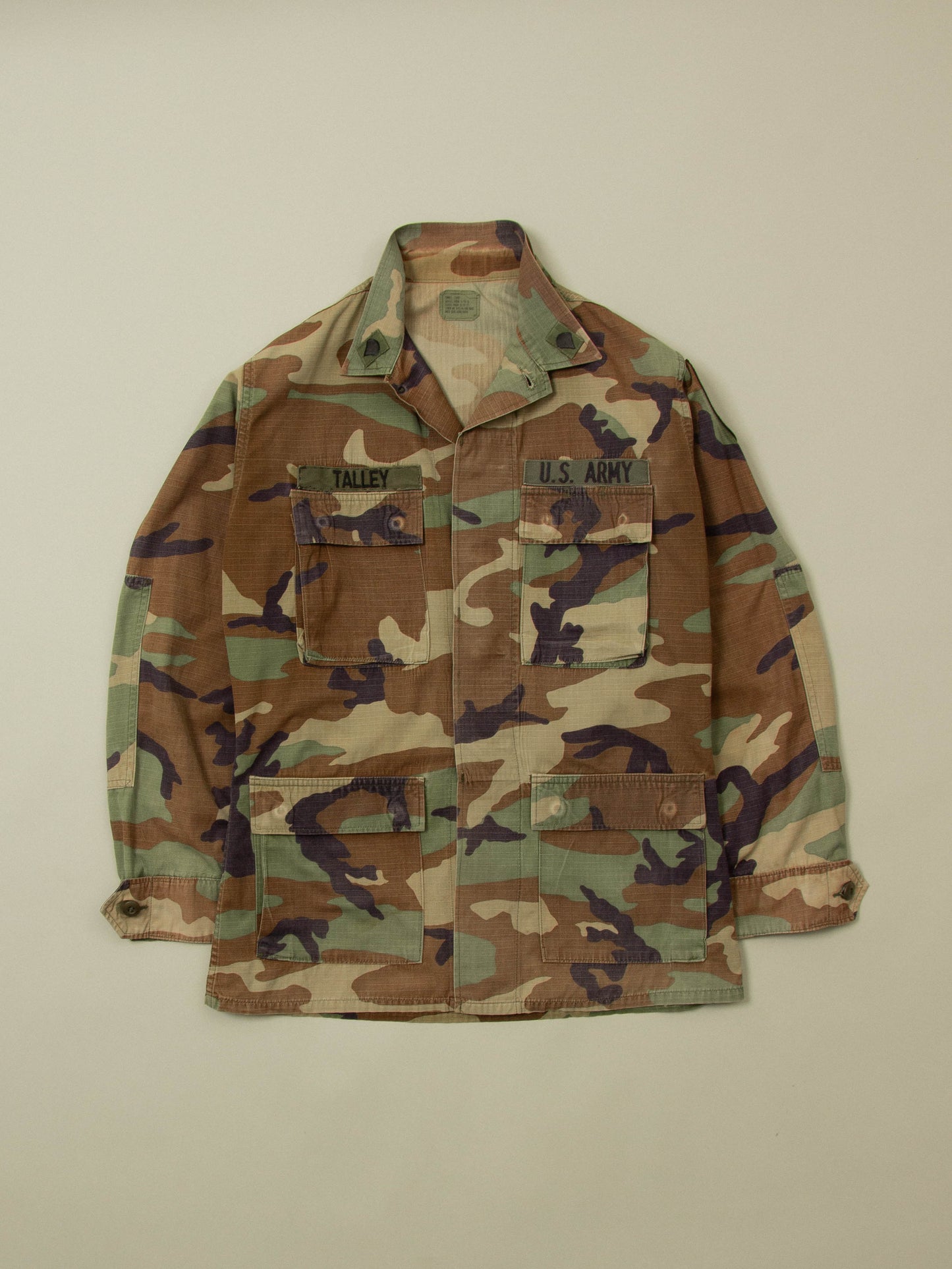 Vtg 1990s US Army Woodland Camo Jacket (S-Long)