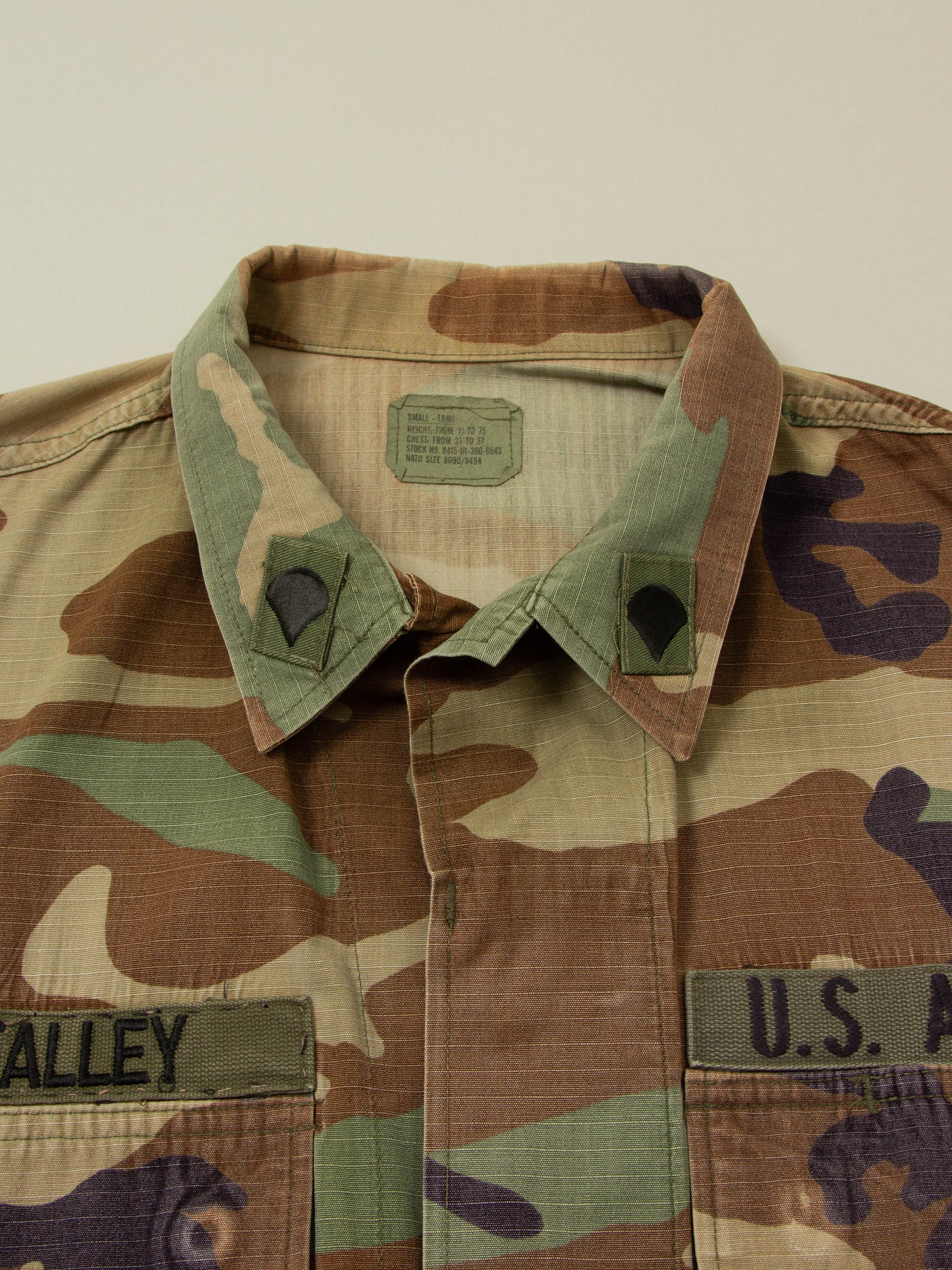 Vtg 1990s US Army Woodland Camo Jacket (S-Long)