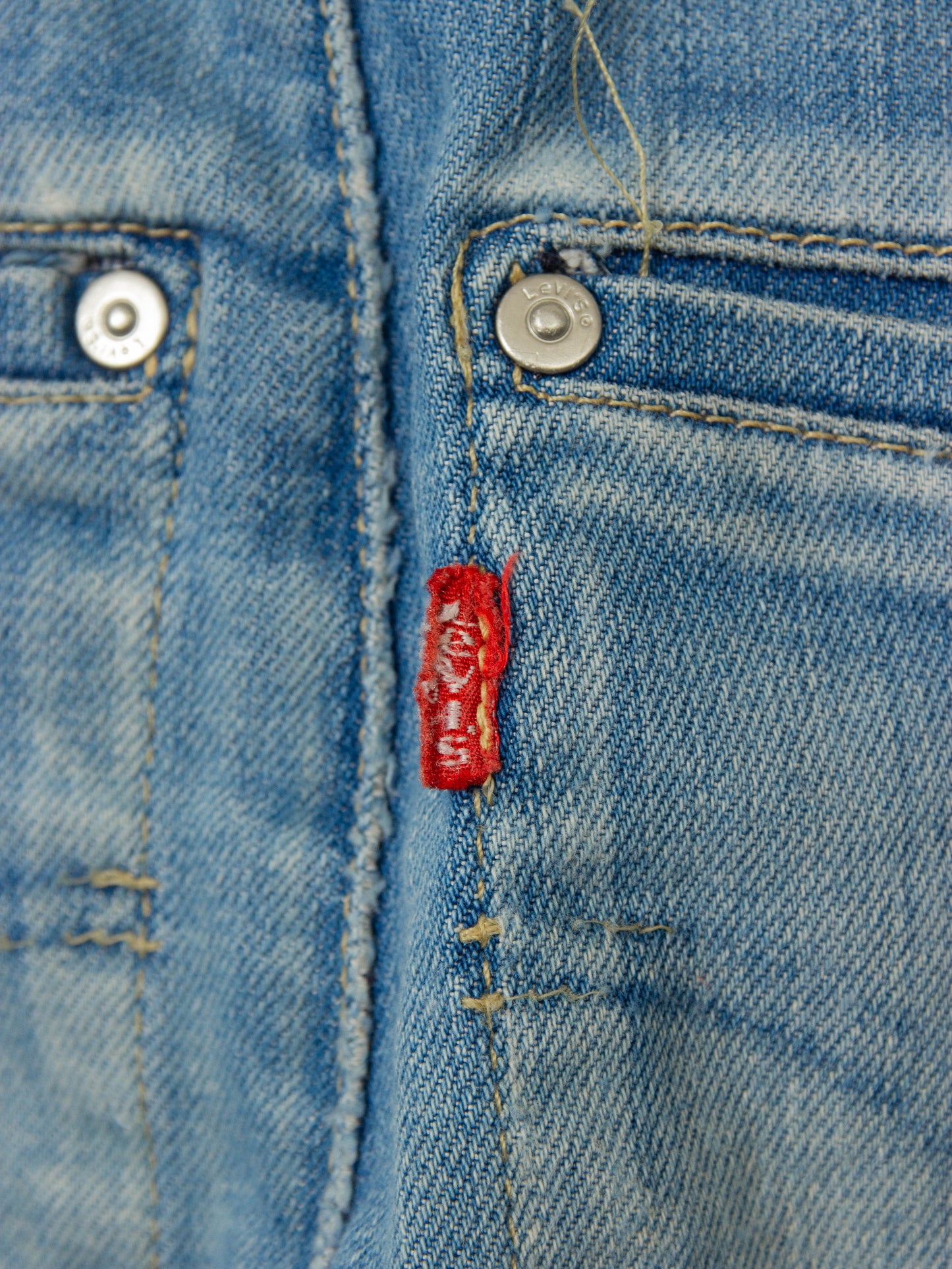 Early 2000s Levi's Engineered Twisted Jeans (28x29)