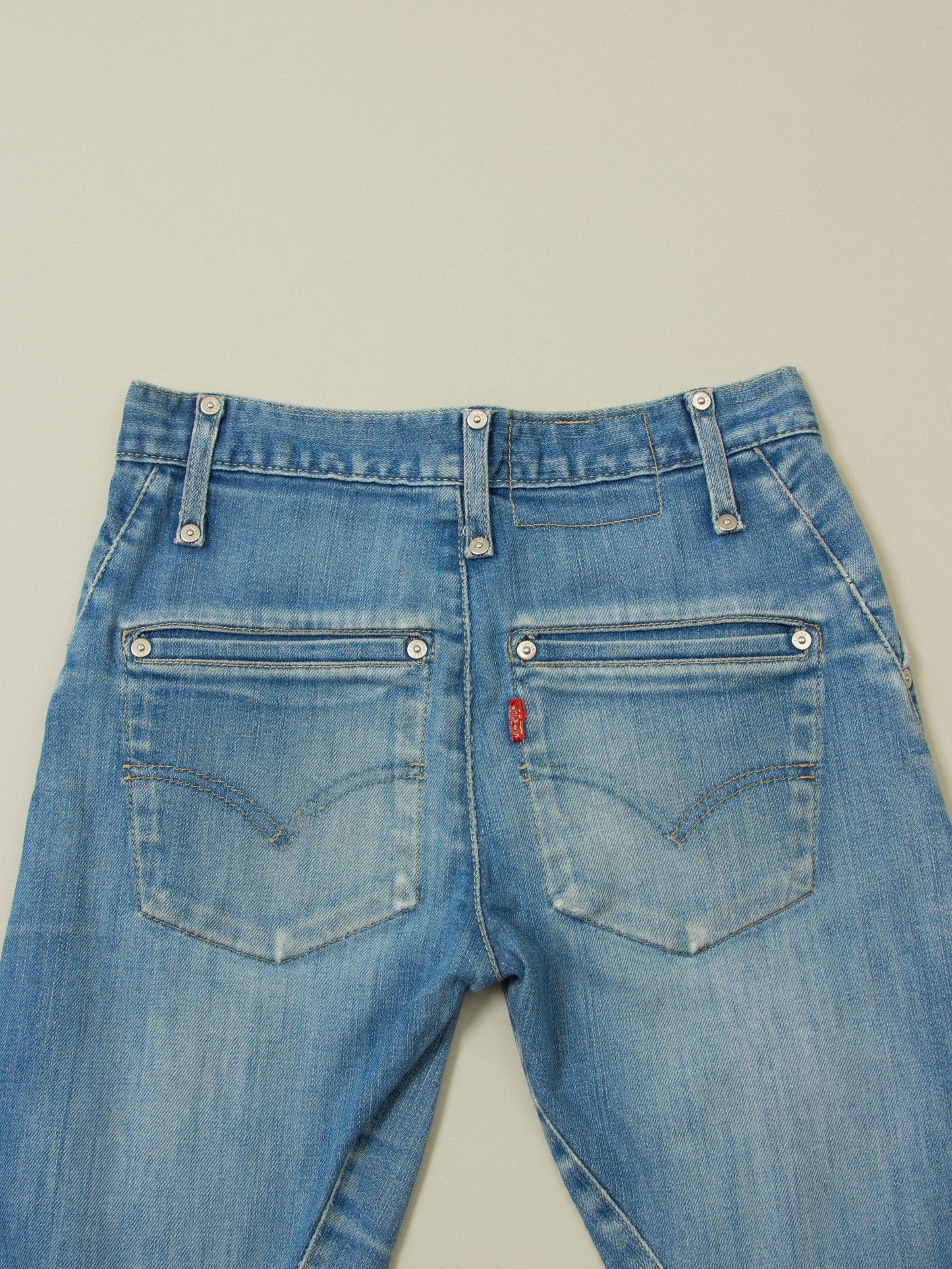 Early 2000s Levi's Engineered Twisted Jeans (28x29)