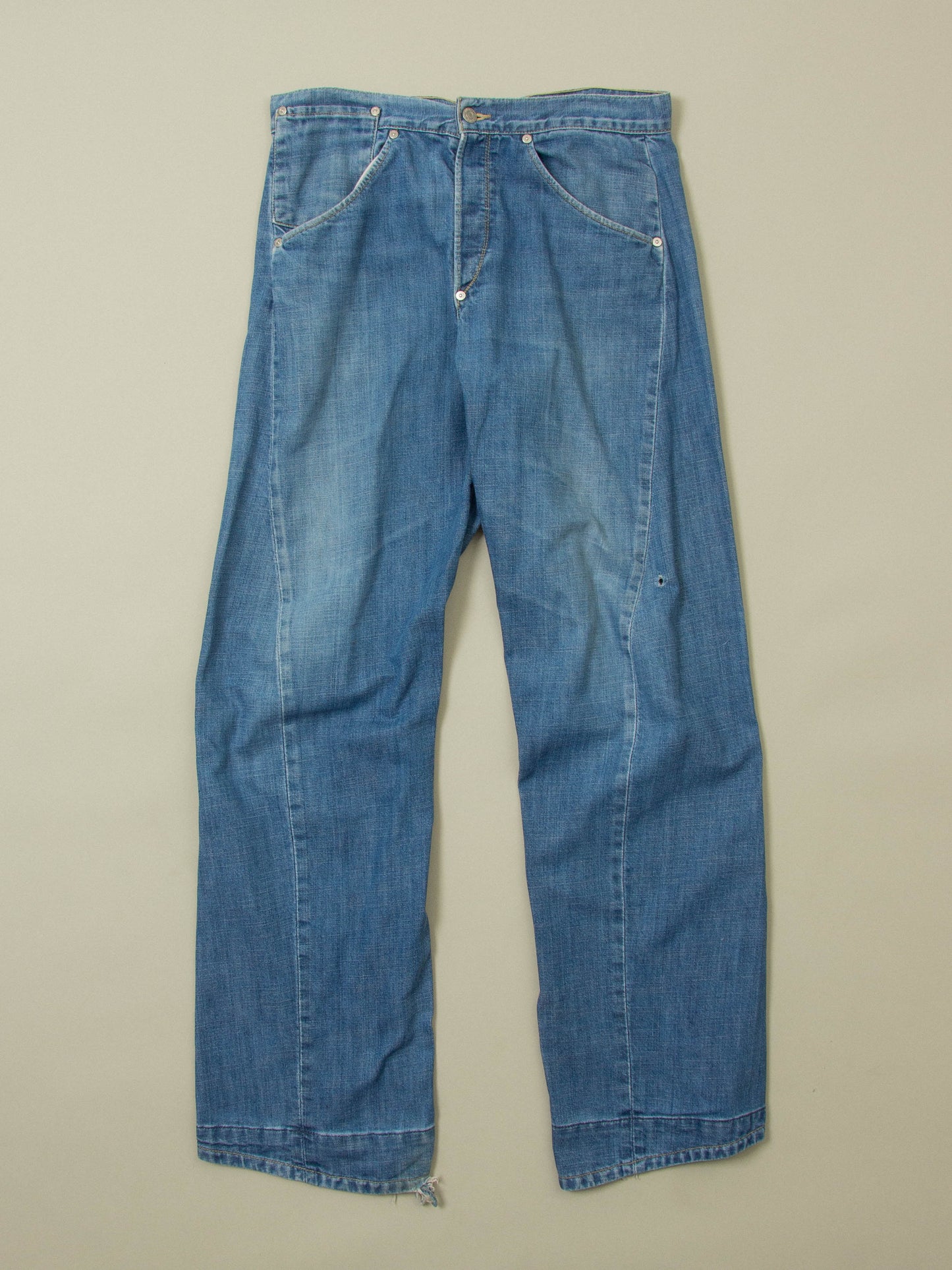 Early 2000s Levi's Engineered Twisted Jeans (32x34)