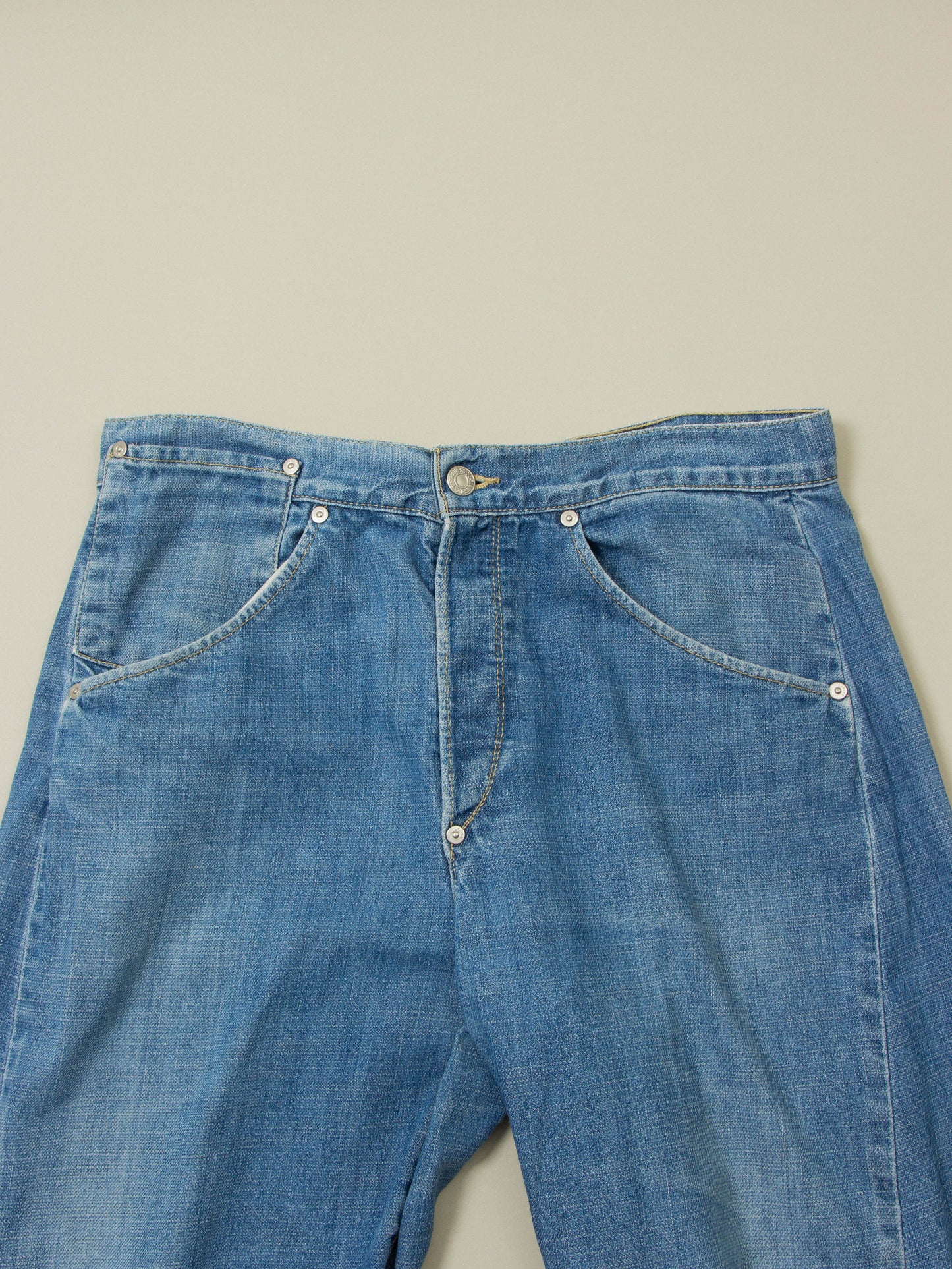 Early 2000s Levi's Engineered Twisted Jeans (32x34)