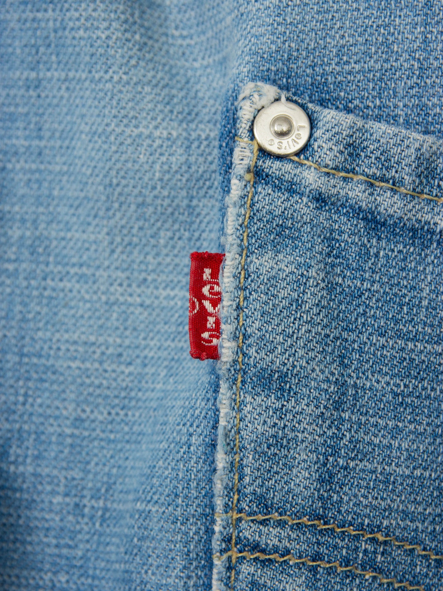 Early 2000s Levi's Engineered Twisted Jeans (32x34)