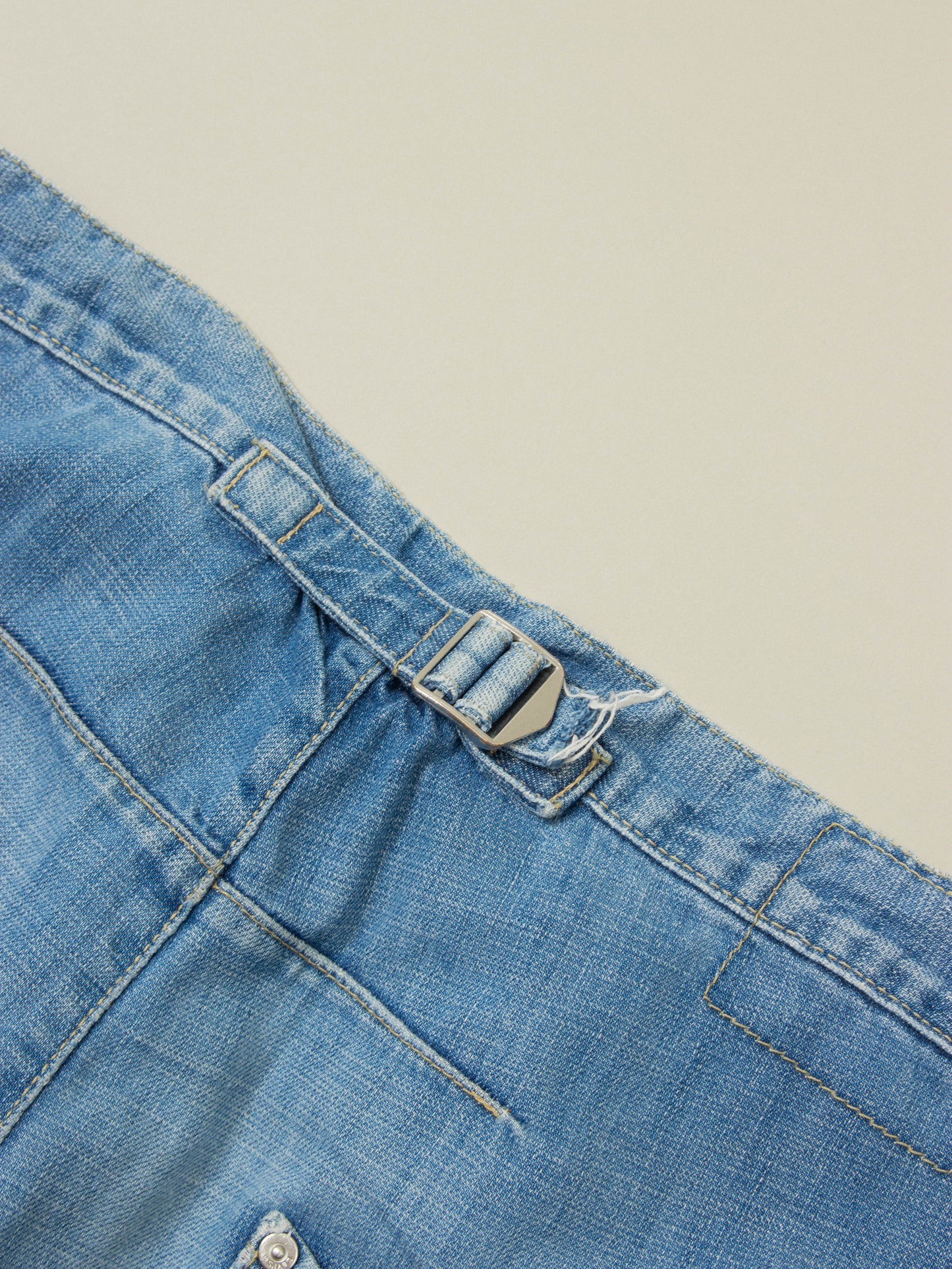 Early 2000s Levi's Engineered Twisted Jeans (32x34)
