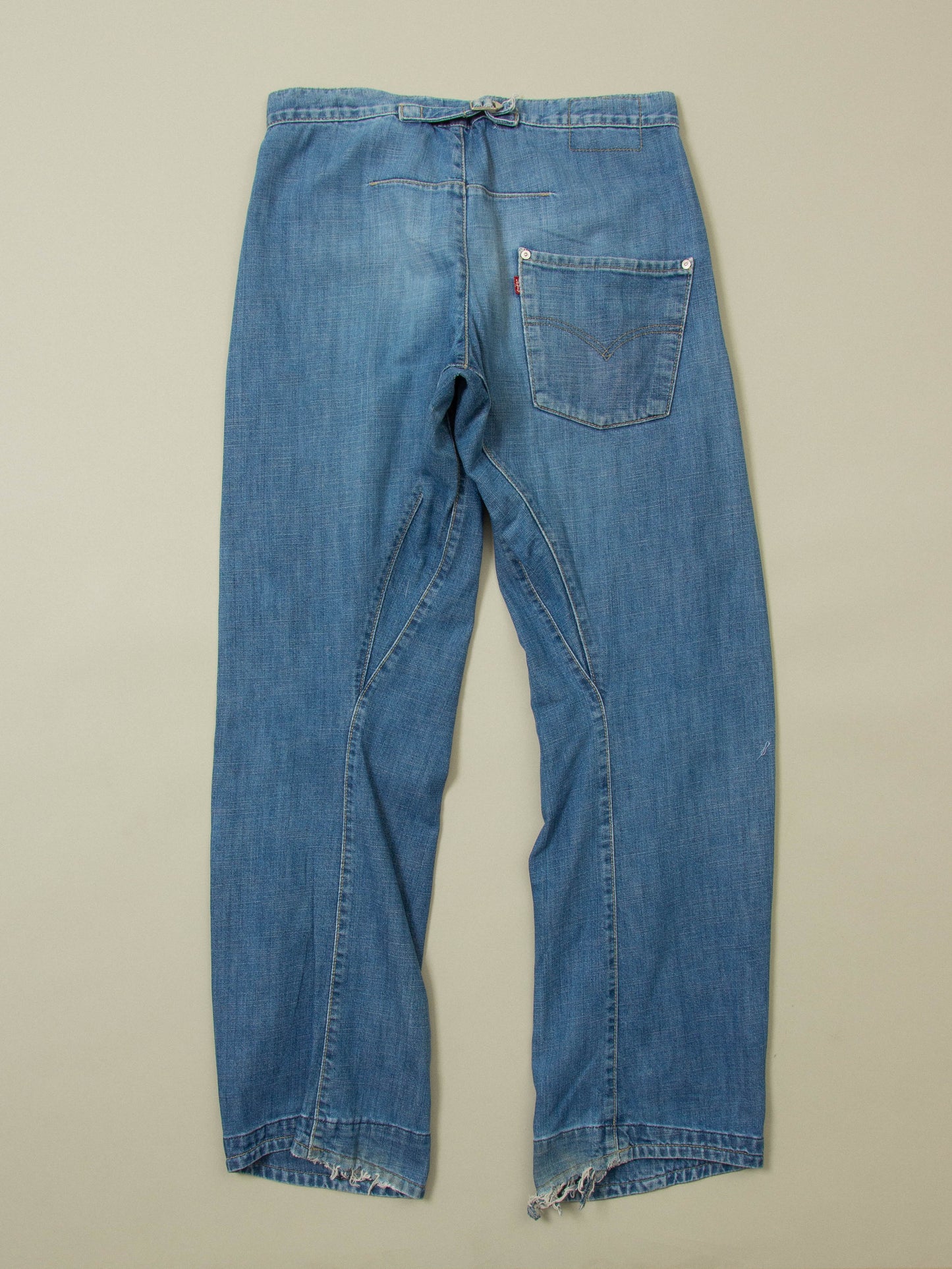 Early 2000s Levi's Engineered Twisted Jeans (32x34)