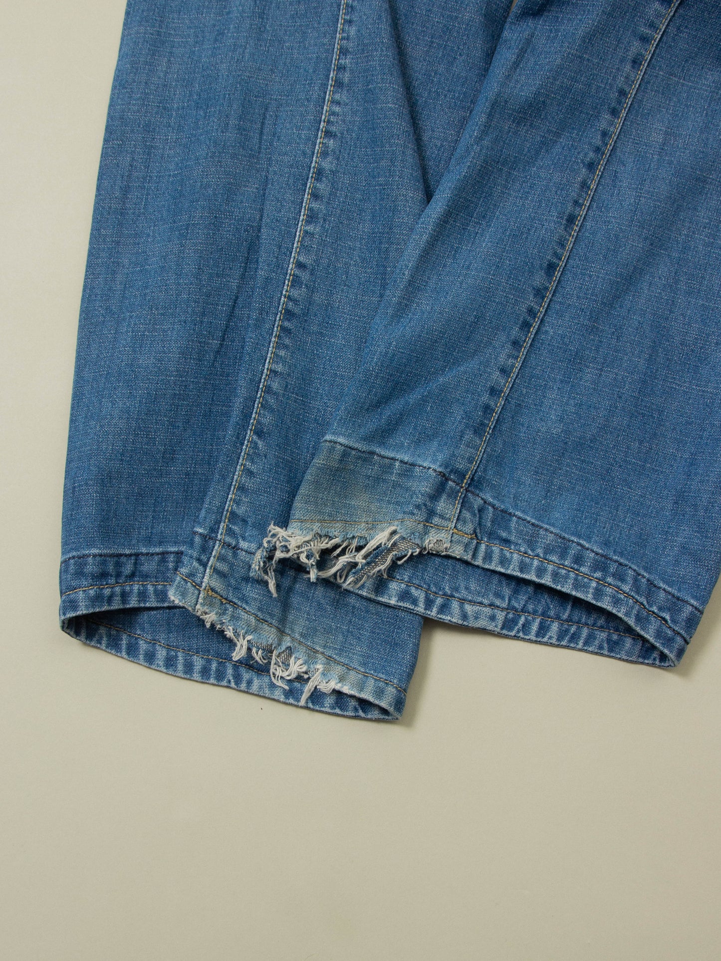 Early 2000s Levi's Engineered Twisted Jeans (32x34)