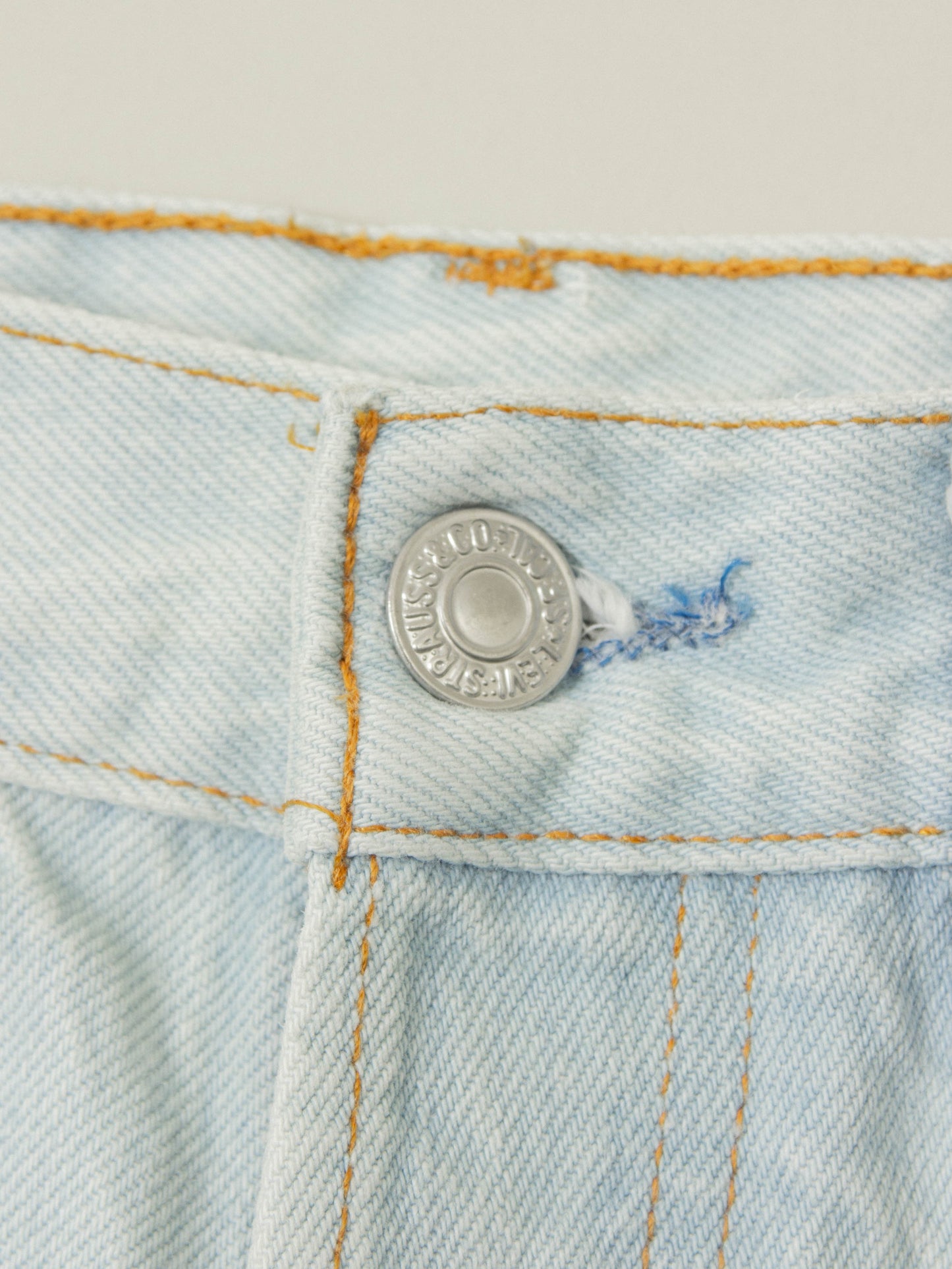 Vtg 1990s Levi's 901 Jeans - Made in France (28x32)