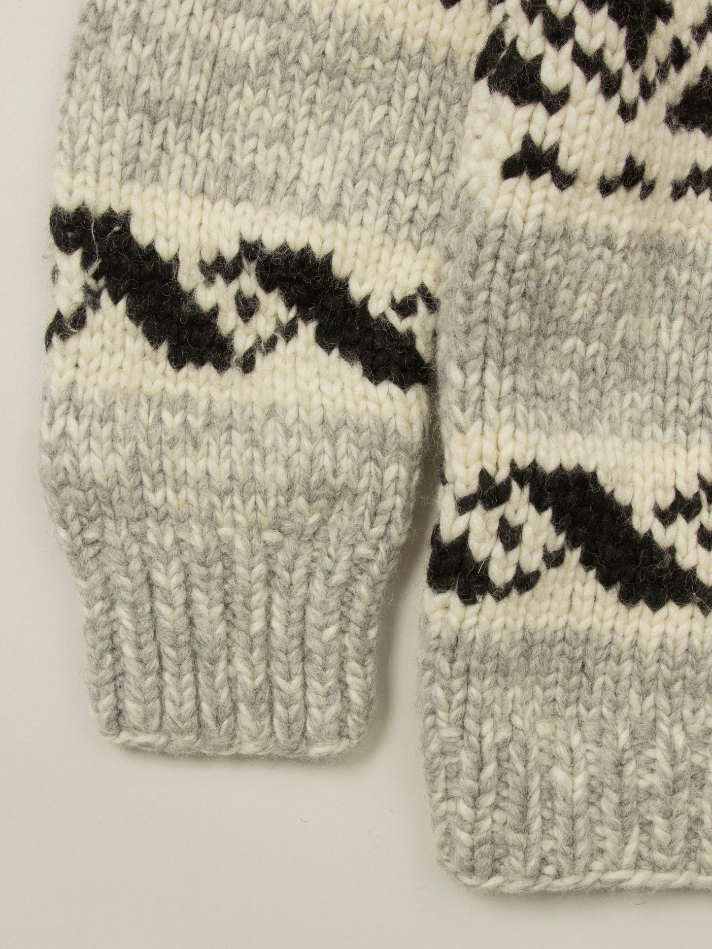 Vtg 1970s Heavy Cowichan Wool Sweater (L)