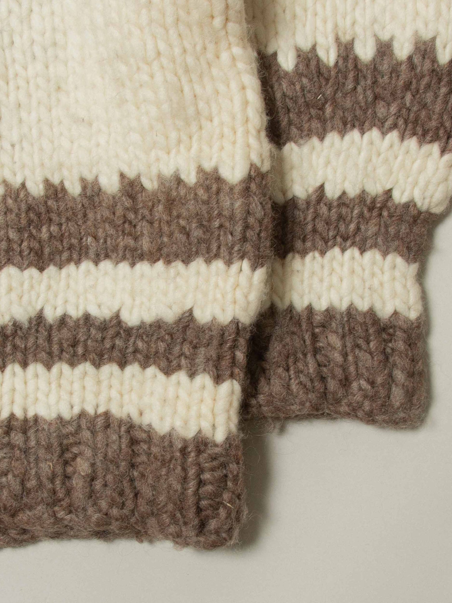 Vtg 1960s Pullover 'Thunderbird' Cowichan Sweater – Made in Canada (M/L)