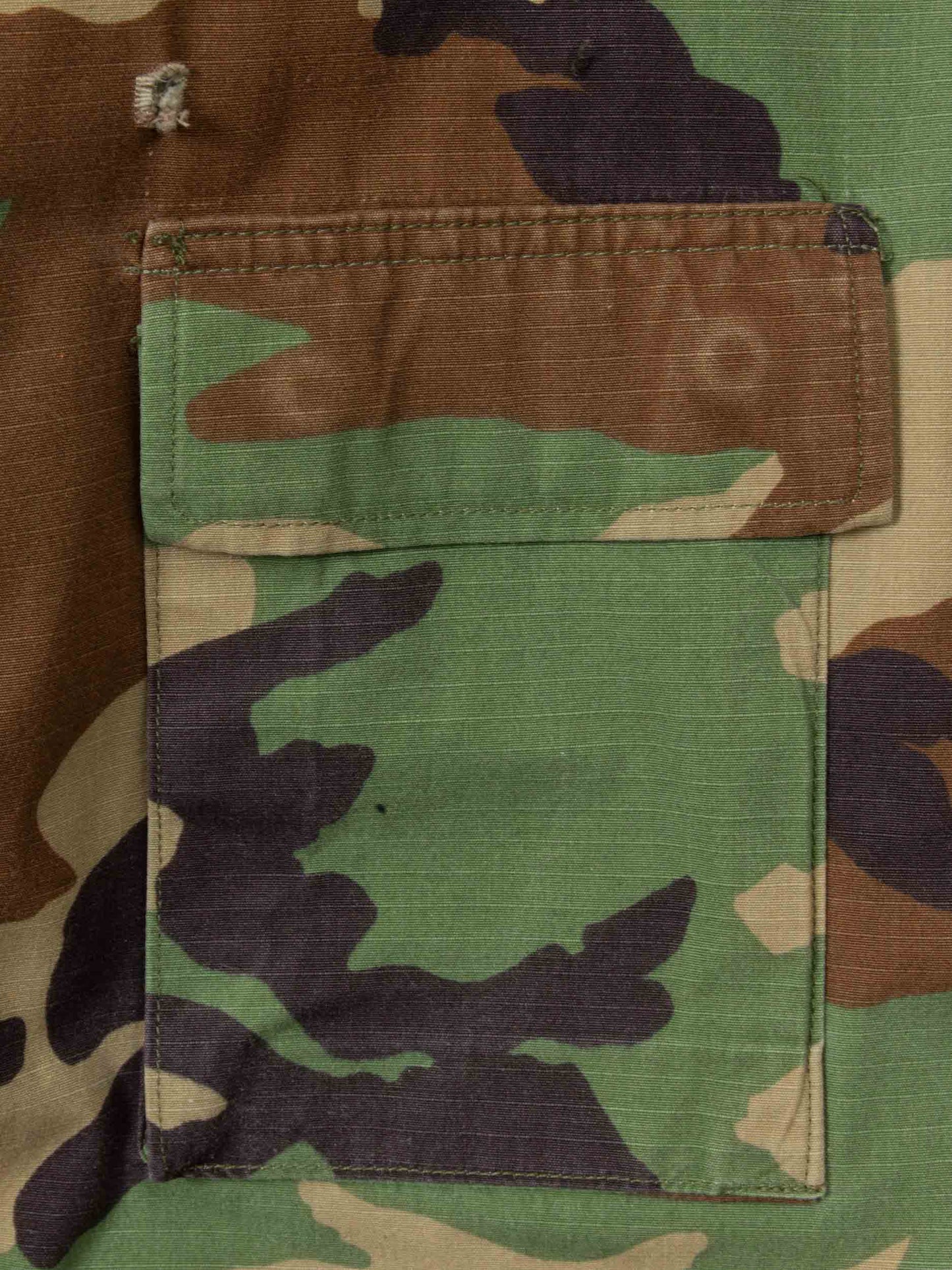 Vtg 1990s US Army Woodland Camo Jacket (L)