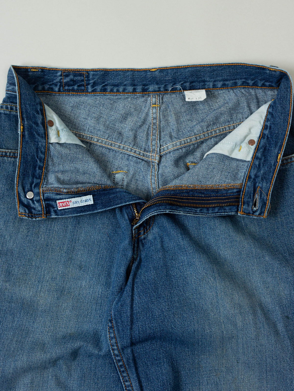 Vtg 1990s Levi's 'Dry Goods' Baggy Jeans (30x31)